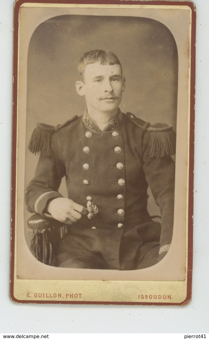 PHOTOGRAPHIES ORIGINALES - Portrait Militaire - Cliché Sur Support Cartonné Réalisé Par Photo. E. GUILLON à ISSOUDUN - Anciennes (Av. 1900)