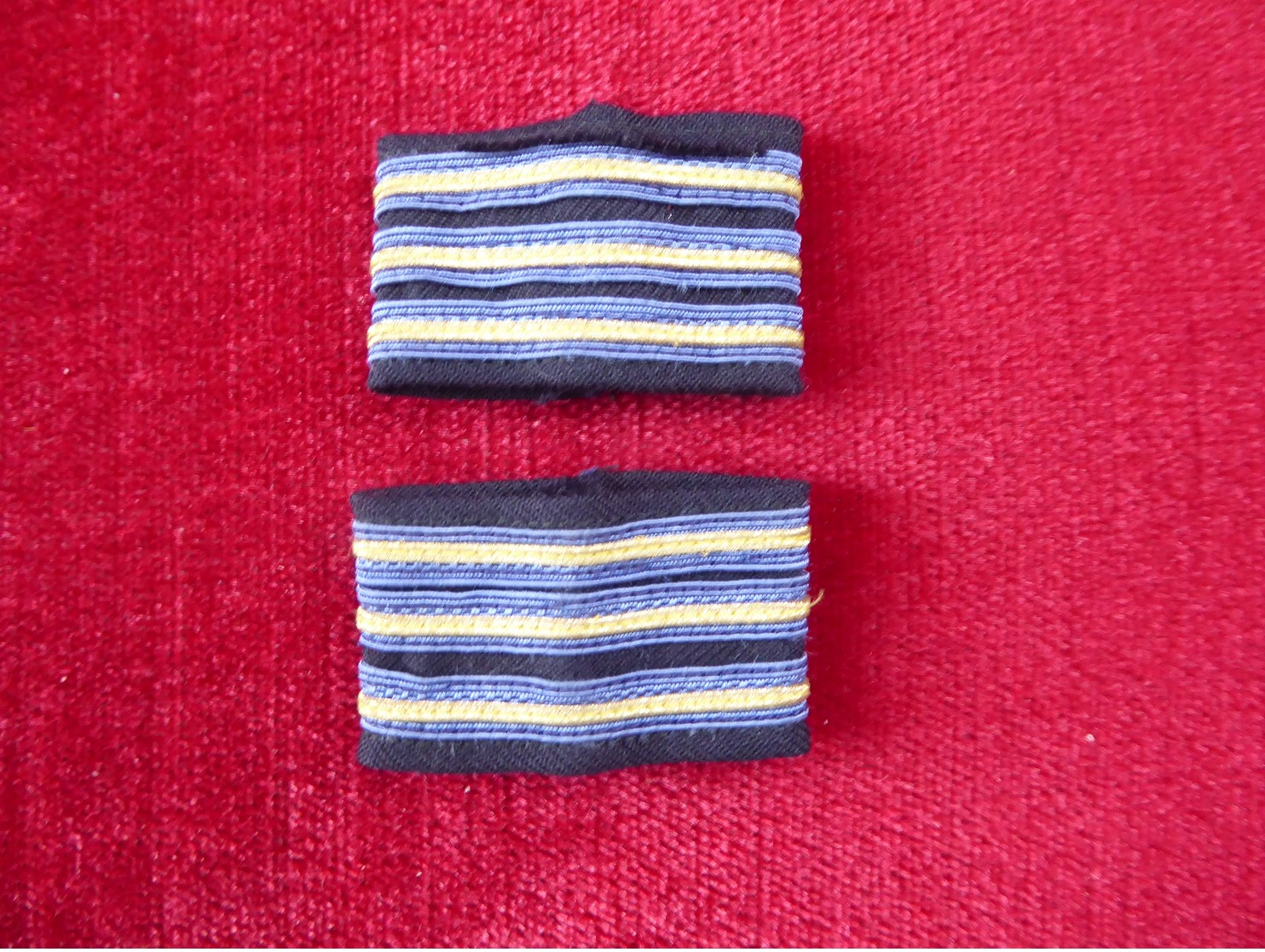 PASSANTS  D' EPAULETTES  CAPITAINE  SERVICE De SANTE Des ARMEES - Uniformes