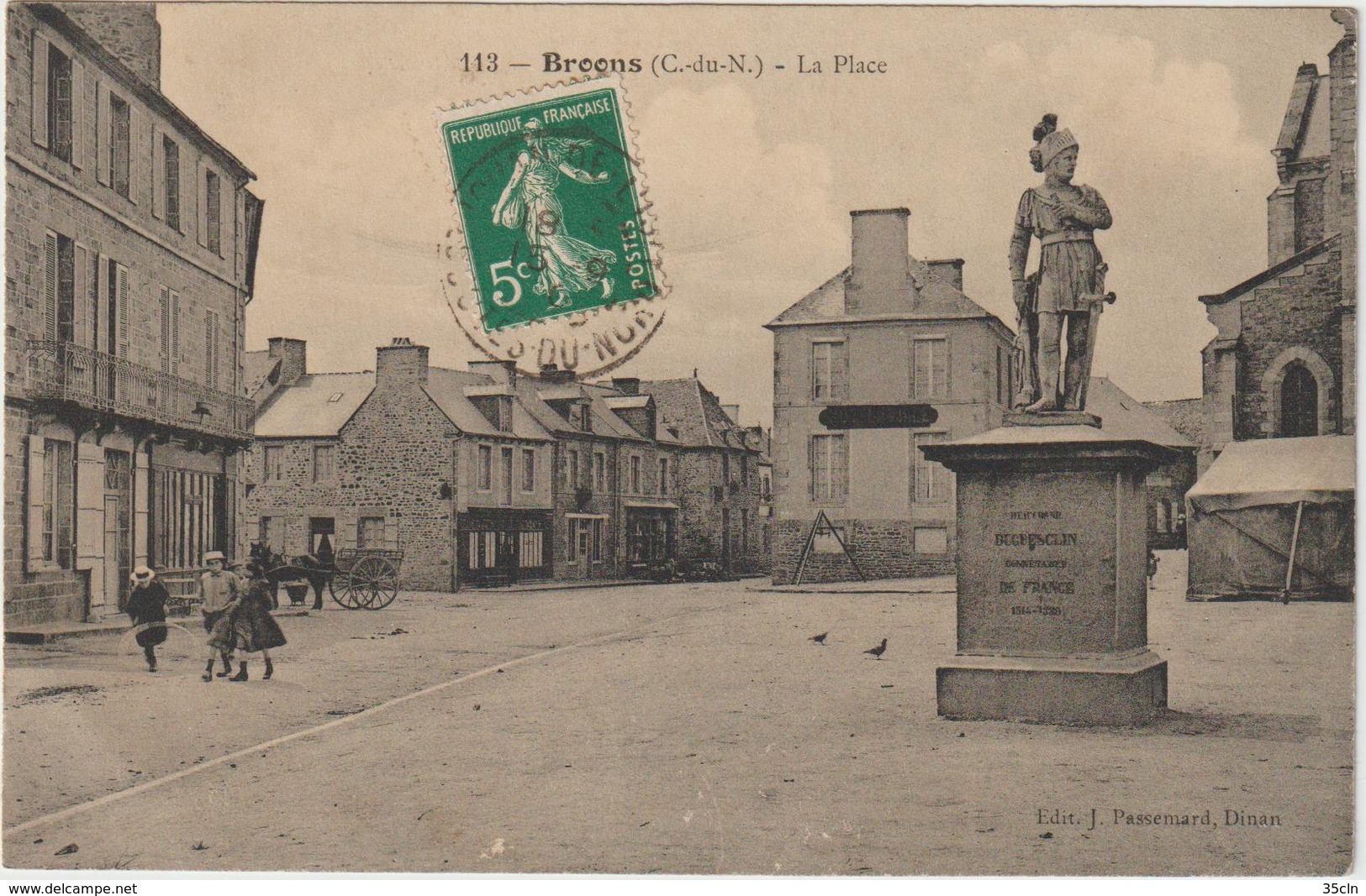 BROONS - ( C. Du N. ) - La Place - Statue De Bertrand DUGUESCLIN - Enfants Et Attelage à Gauche. - Otros & Sin Clasificación