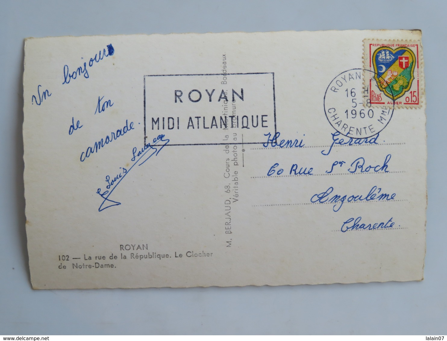 C.P.A. 17 ROYAN : La Rue De La République, Le Clocher De Notre-Dame, Voitures Années 1950, Timbre En 1960 - Royan
