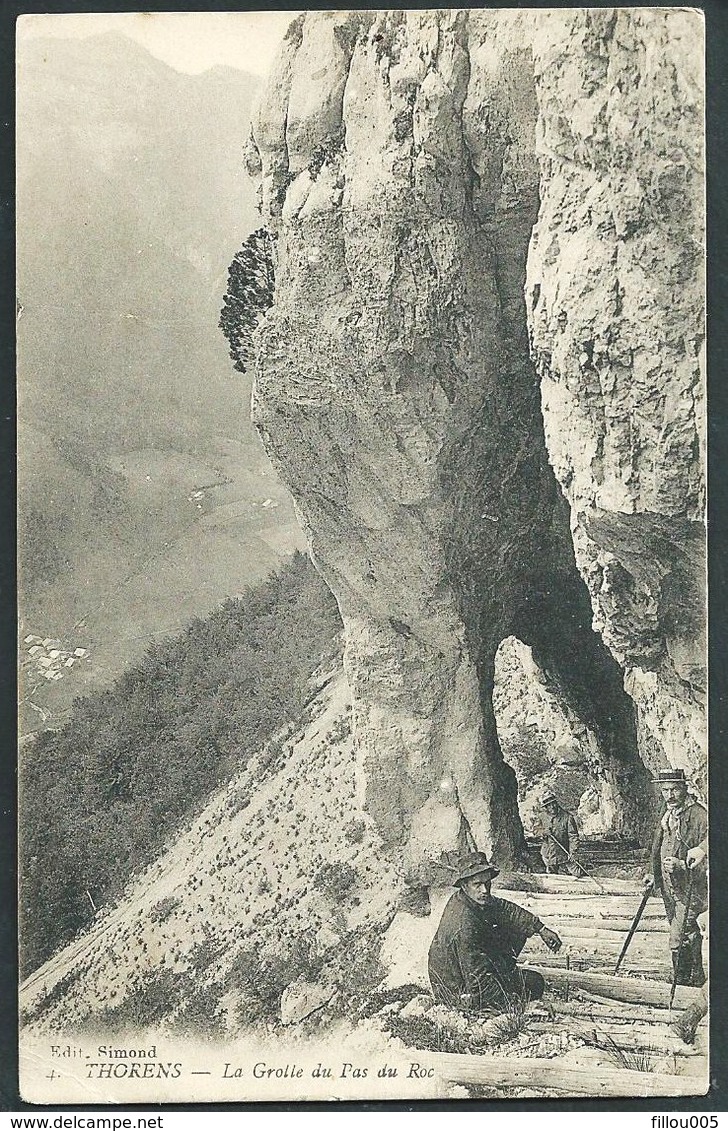 74 THORENS  ( HAUTE- SAVOIE ) ANIMEE...LA GROTTE DU PAS DU ROC.C2676 - Thorens-Glières