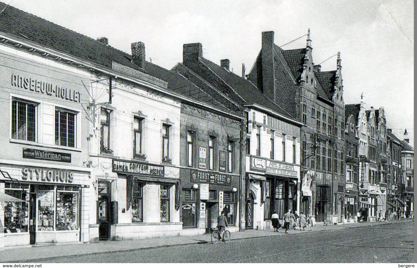 CPSM ROESLARE. ROULERS.  Place De La Gare, Commerces, Hotel De La Bourse, - Roeselare