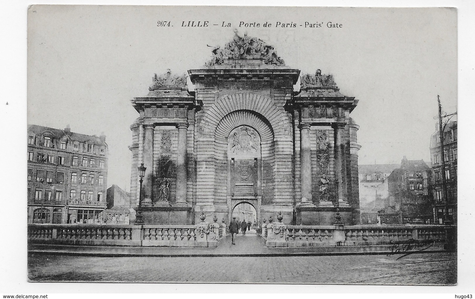 LILLE - N° 2074 - LA PORTE DE PARIS AVEC PERSONNAGES - CPA VOYAGEE - Lille