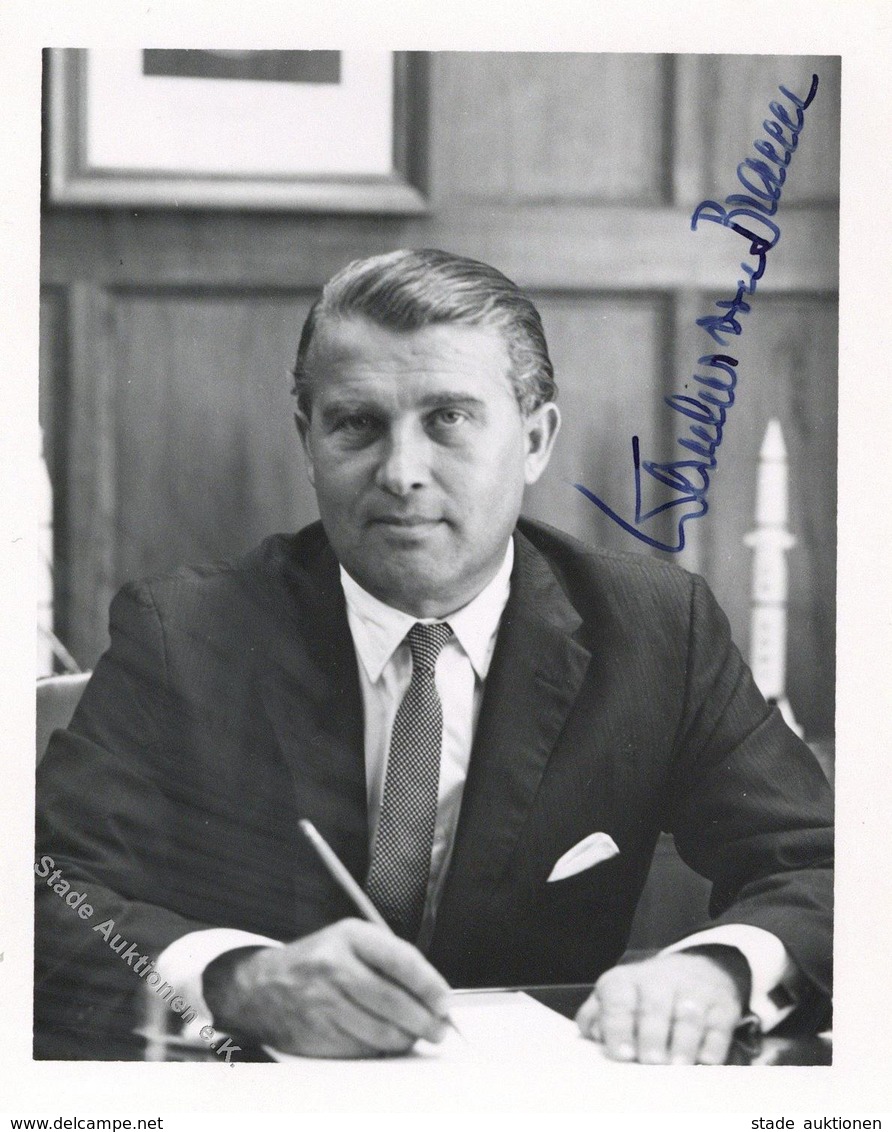 Persönlichkeiten Werner Von Braun Foto 12,7 X 10,2 Cm Mit Unterschrift Und Begleitschreiben Der Army Ballistic Missile A - Non Classés