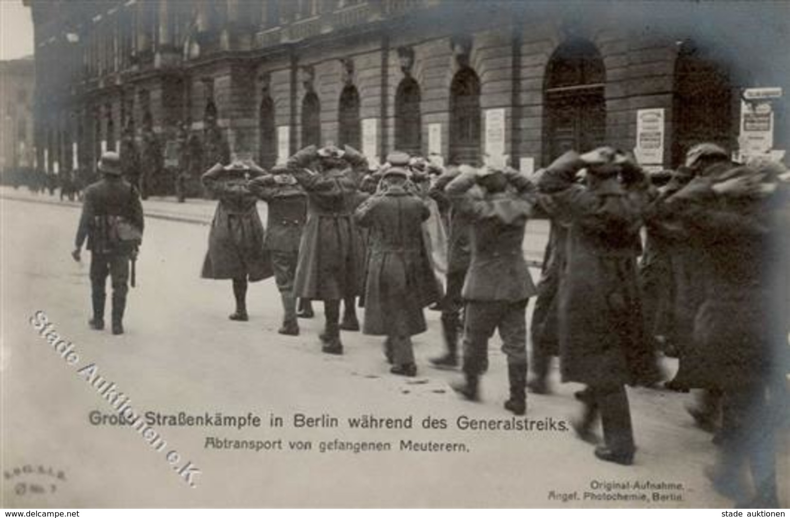 Weimarer Republik Berlin (1000) Straßenkämpfe Foto AK I-II - Histoire