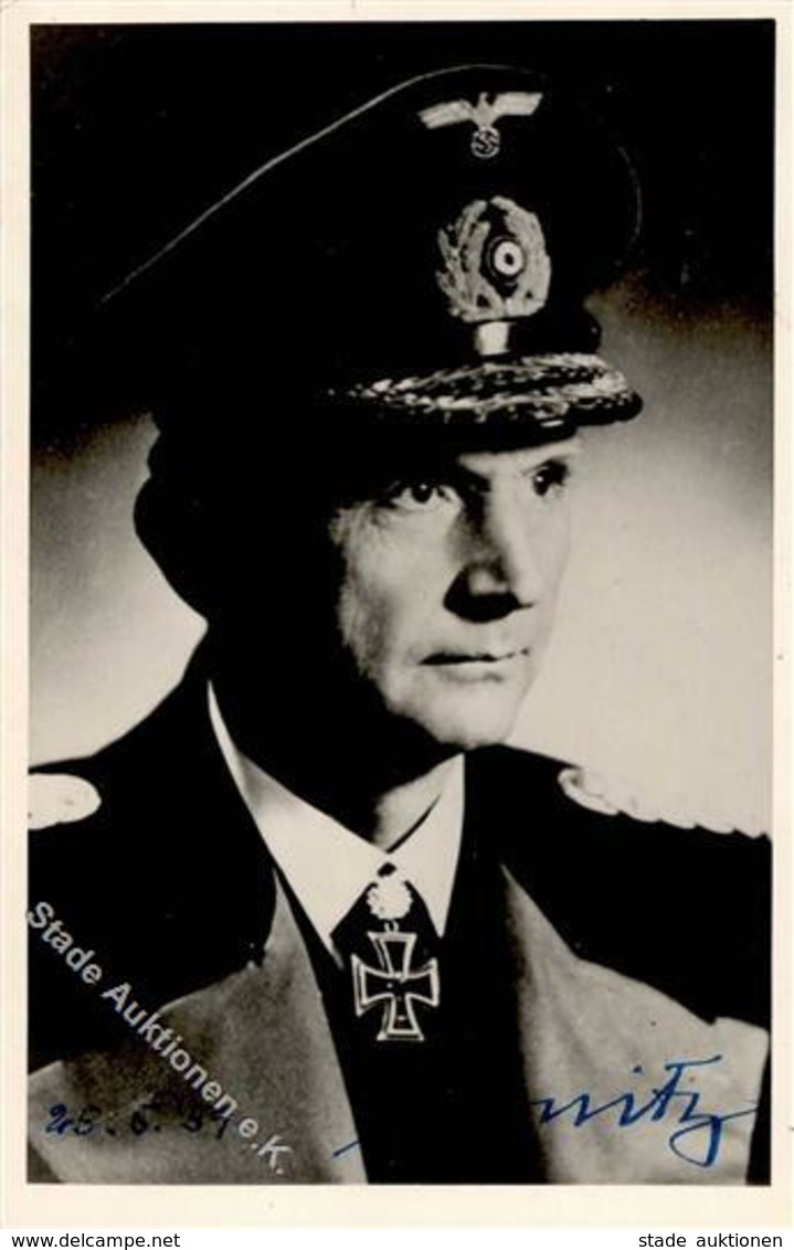 Ritterkreuzträger WK II Dönitz, Karl Großadmiral Mit Unterschrift (Nachkrieg) Foto AK I-II (keine Ak-Einteilung) - War 1939-45