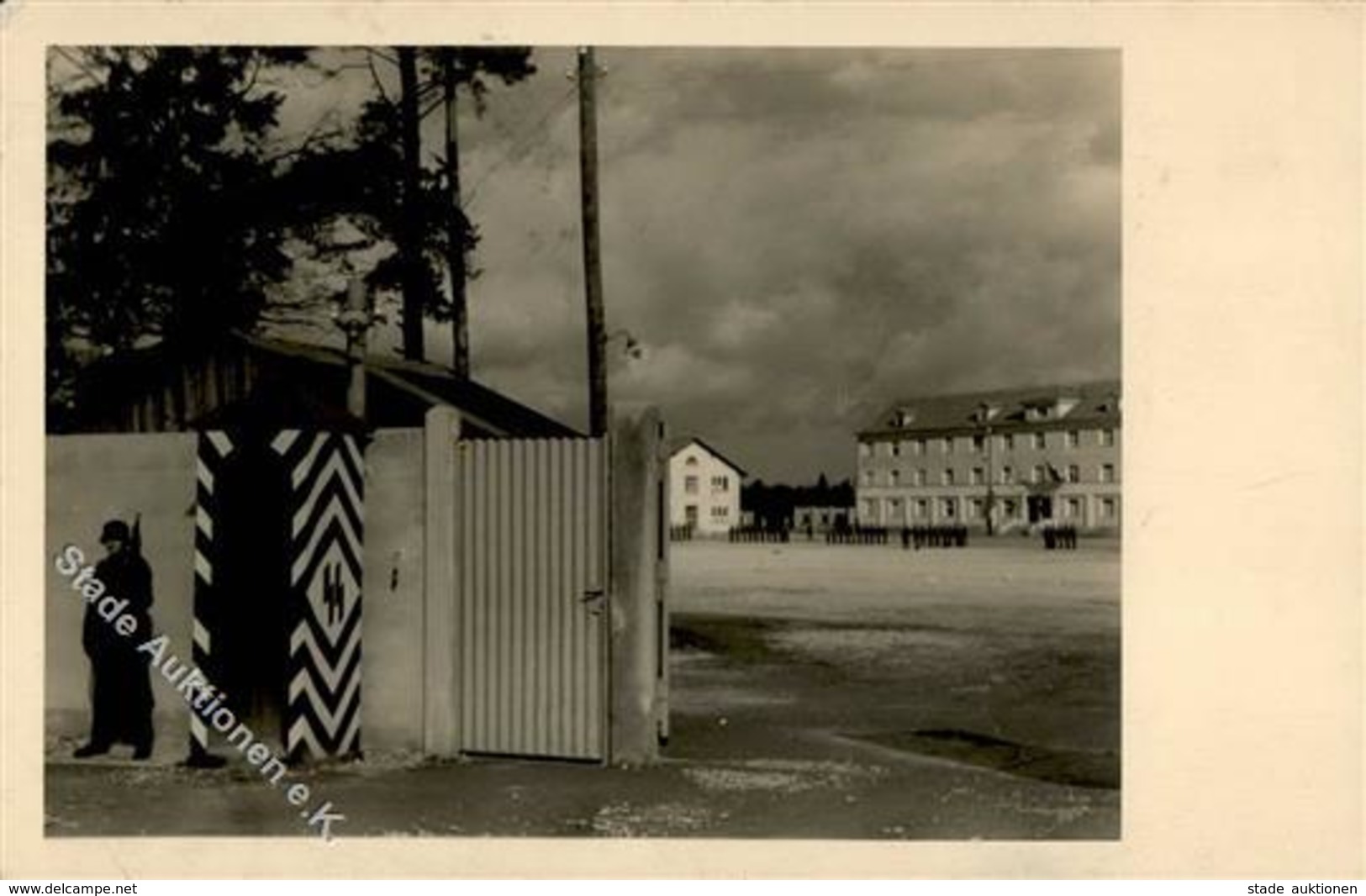 SS Dachau (8060) WK II SS-Wache  Foto AK I-II (Ecken Abgestossen, Stauchung) - War 1939-45