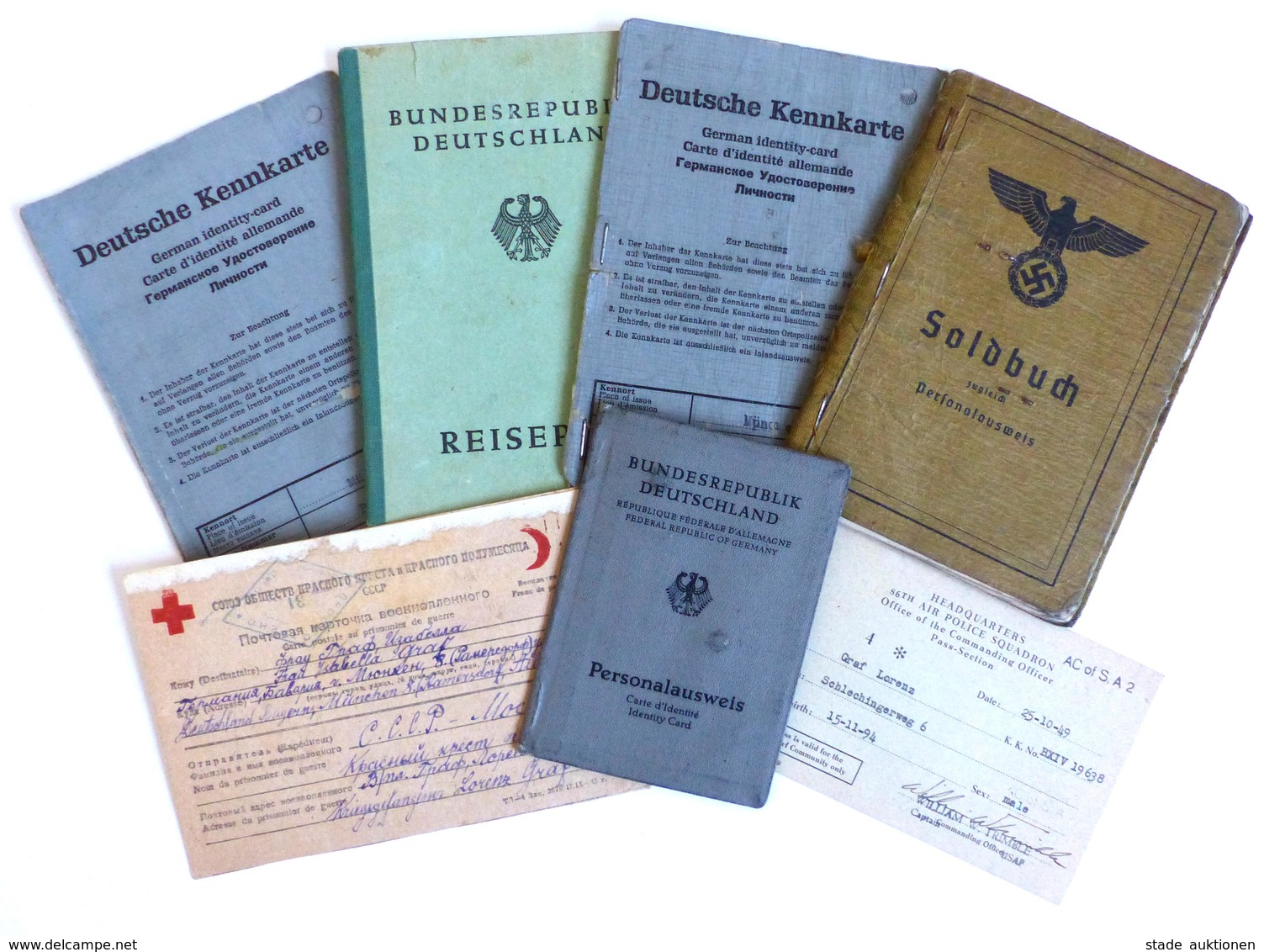 WK II Dokumente Nachlass 2 Kennkarten 1 Reisepass 1 Soldbuch 1 Karte Aus Kriegsgefangenen Lager 1 Besatzungspass Und 1 P - War 1939-45