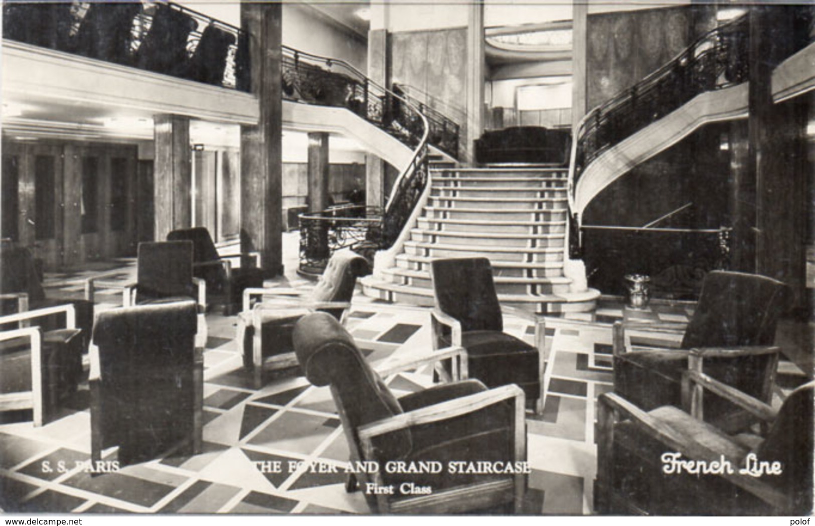 S.S. PARIS - French Line - The Foyer And Grand Staircase  - First Class - The Longest Gangplank In The World    (105957) - Paquebots