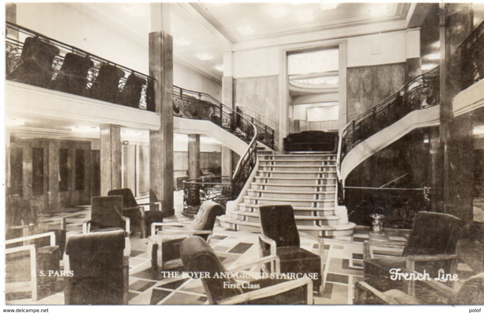 S.S. PARIS - French Line - The Foyer And Grand Staircase  - First Class - The Longest Gangplank In The World    (105958) - Paquebots