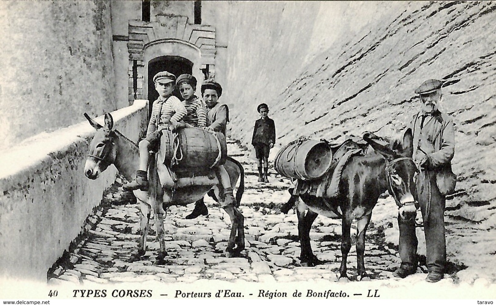 CORSE  - BONIFACIO - Porteurs D'Eau - Enfants - Autres & Non Classés