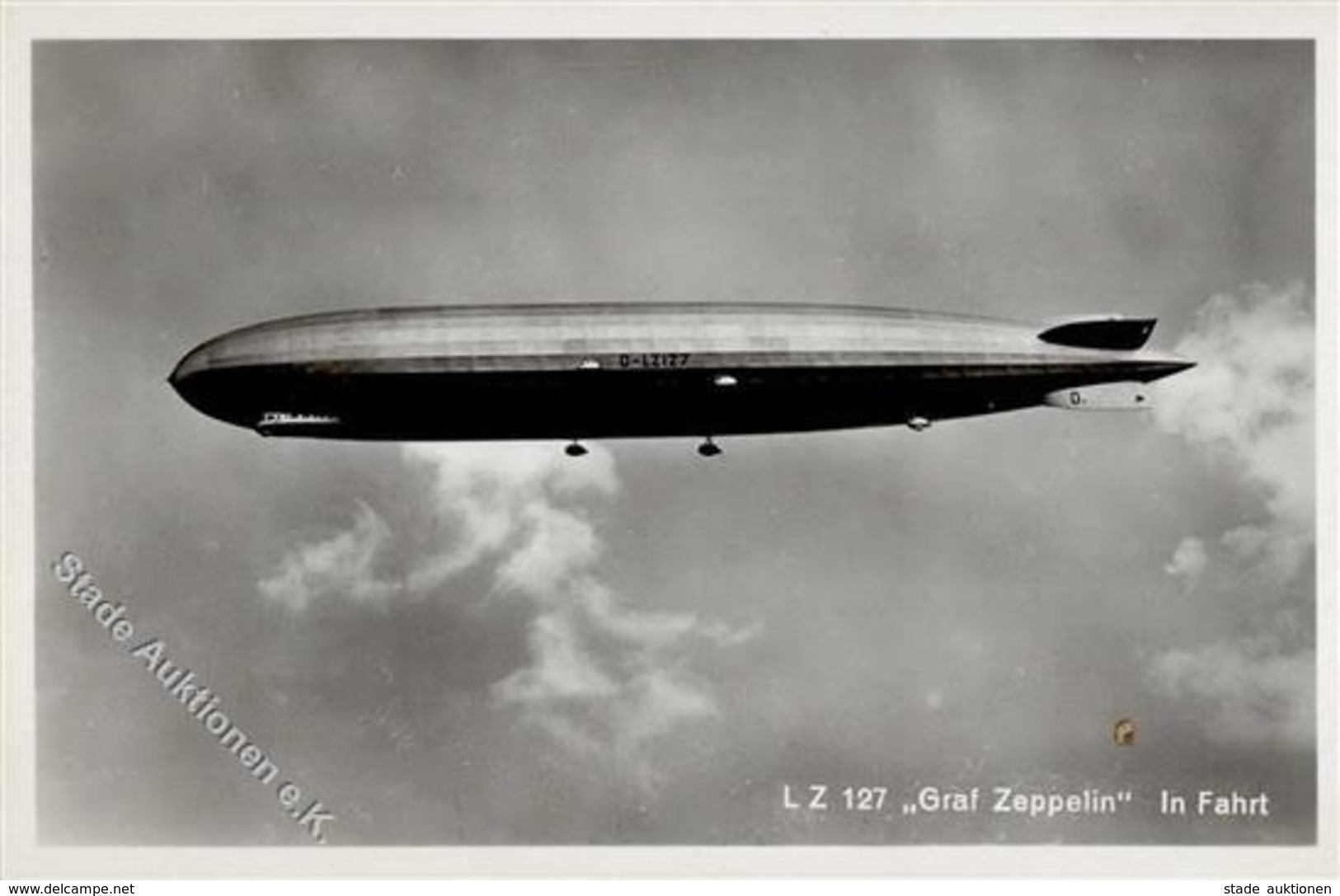 Zeppelin LZ 127 Graf Zeppelin In Fahrt Foto AK I-II (kl. Fleck) Dirigeable - Airships
