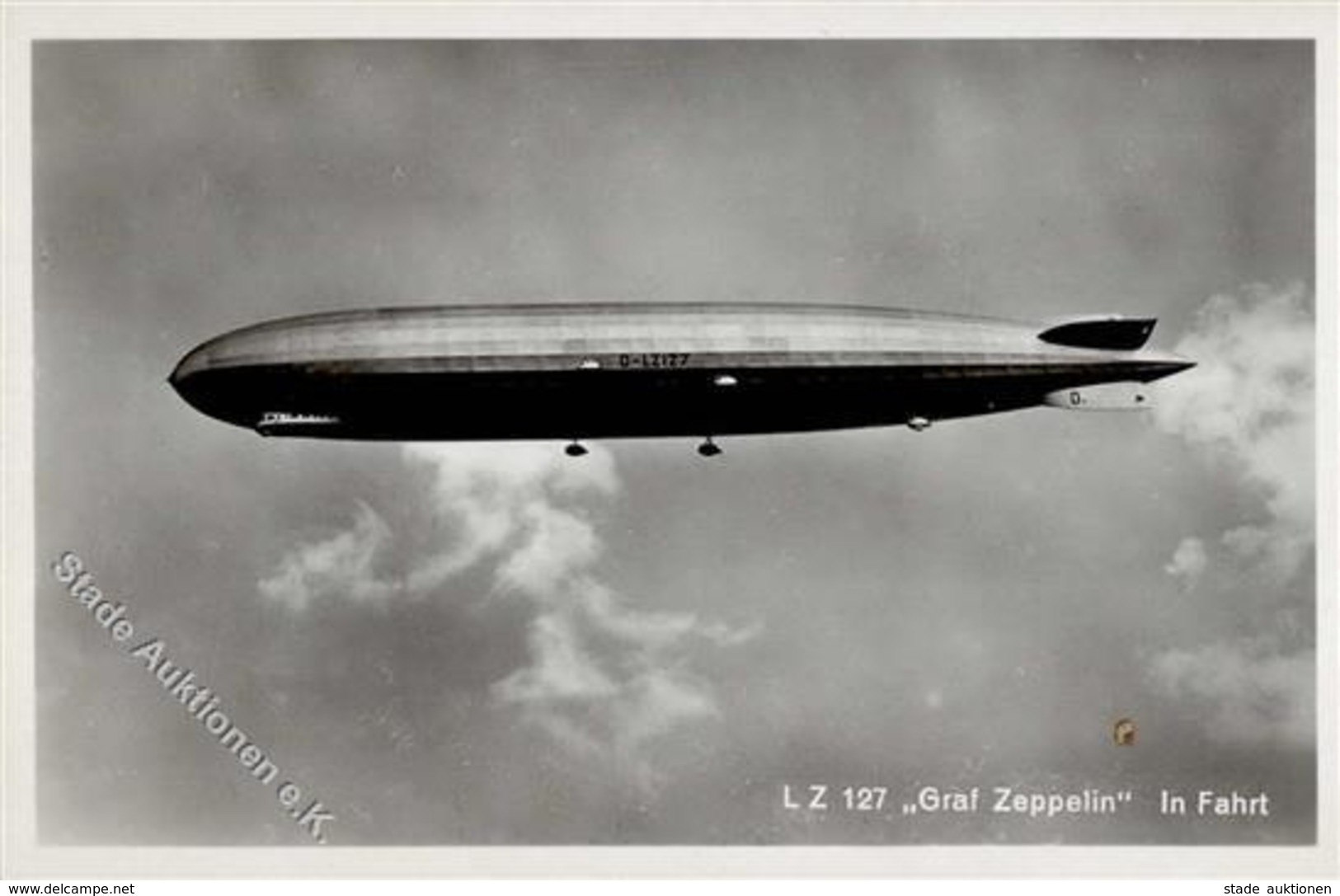 Zeppelin LZ 127 Graf Zeppelin In Fahrt Foto AK I-II (kl. Fleck) Dirigeable - Zeppeline