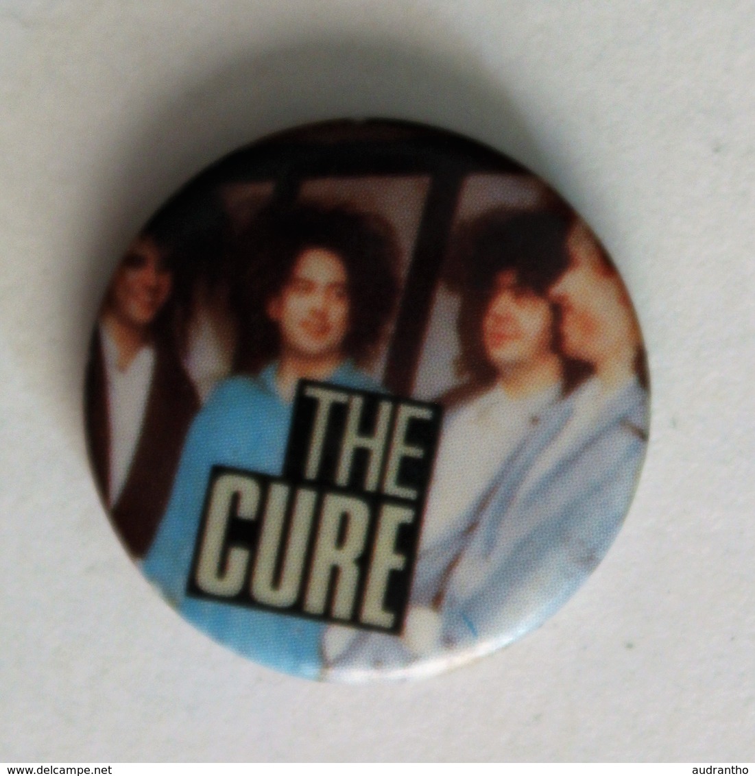 Badge Vintage Années 80-90 Musique  Groupe THE CURE New Wave - Objets Dérivés