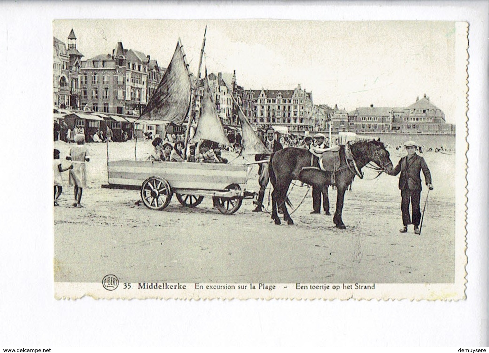 46463 - D4- MIDDELKERKE EEN TOERTJE OP HET STRANDEN - EXCURSION SUR LA PLAGE - Middelkerke