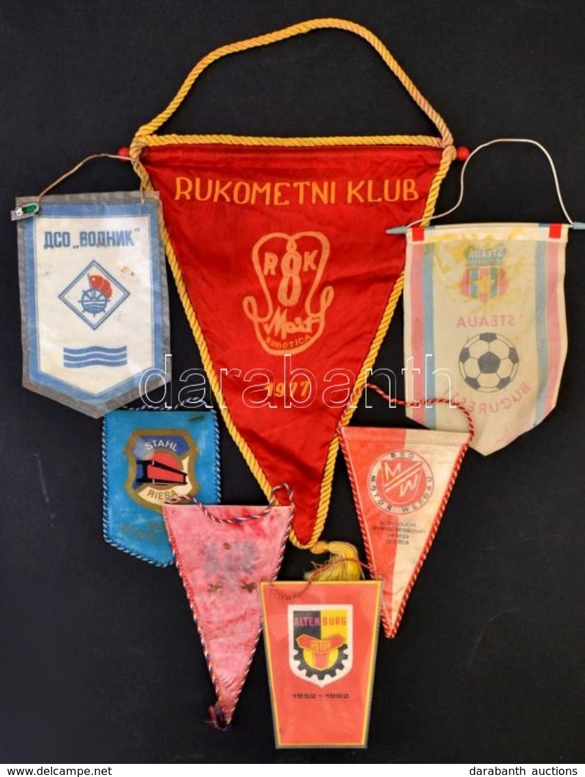 Cca 1950-70 15 Db Különböz?, Régi Külföldi  Sport Klub Zászló / Sports Flags From Slovakia. Romania, Germany - Other & Unclassified