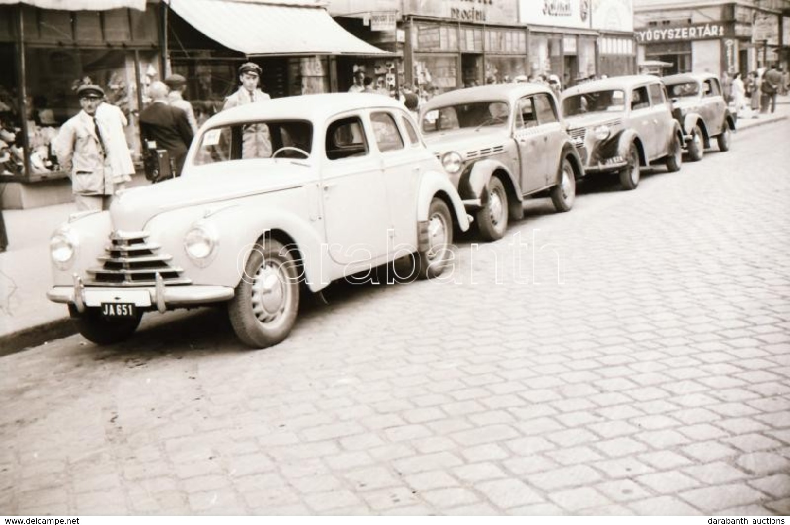 Cca 1958 Régi Autók A Taxi állomáson és A BNV-n Kiállítva, 5 Db Szabadon Felhasználható, Vintage Negatív, 24x36 Mm - Other & Unclassified