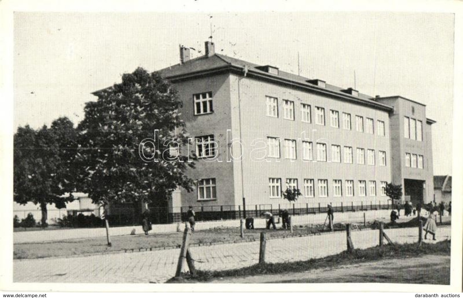 T2 Érsekújvár, Nové Zámky; Okresny úrad / Járási Hivatal. F. Ladman Felvétele / District Office + 1938 Érsekújvár Vissza - Unclassified