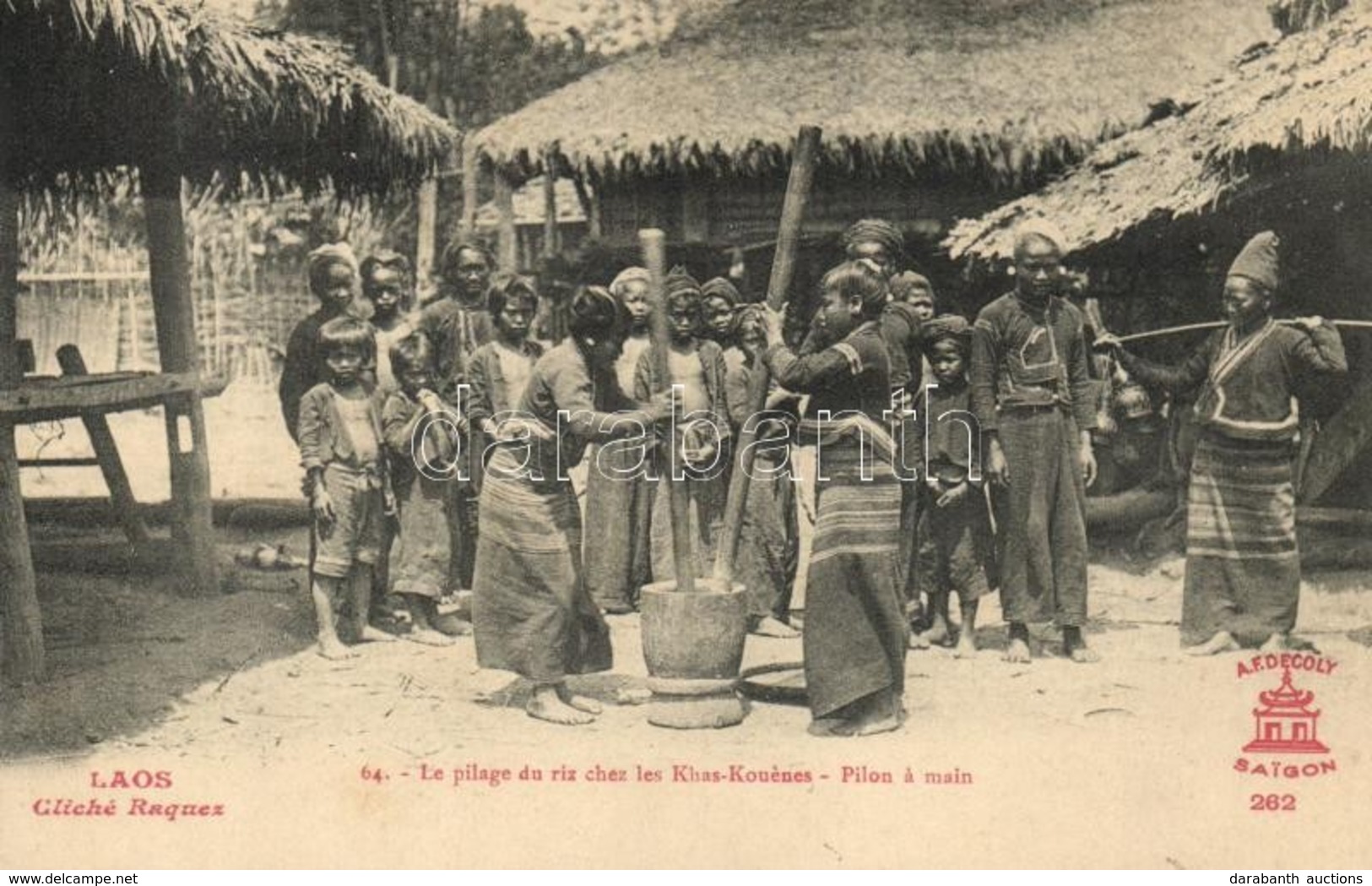 ** T1/T2 Khas-Kouénes, Le Pilage Du Riz Chez Les Khas Kouenes, Pilon A La Main / Women Pounding Rice - Unclassified