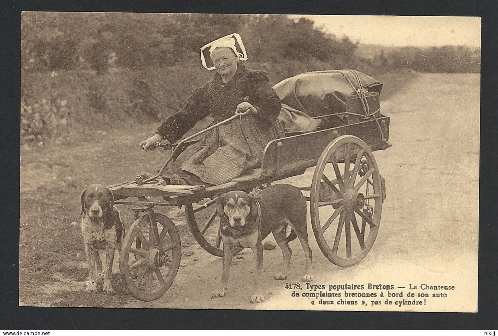 * Attelage De Chien - Chanteuse De Complaintes Bretonnes - Bretagne