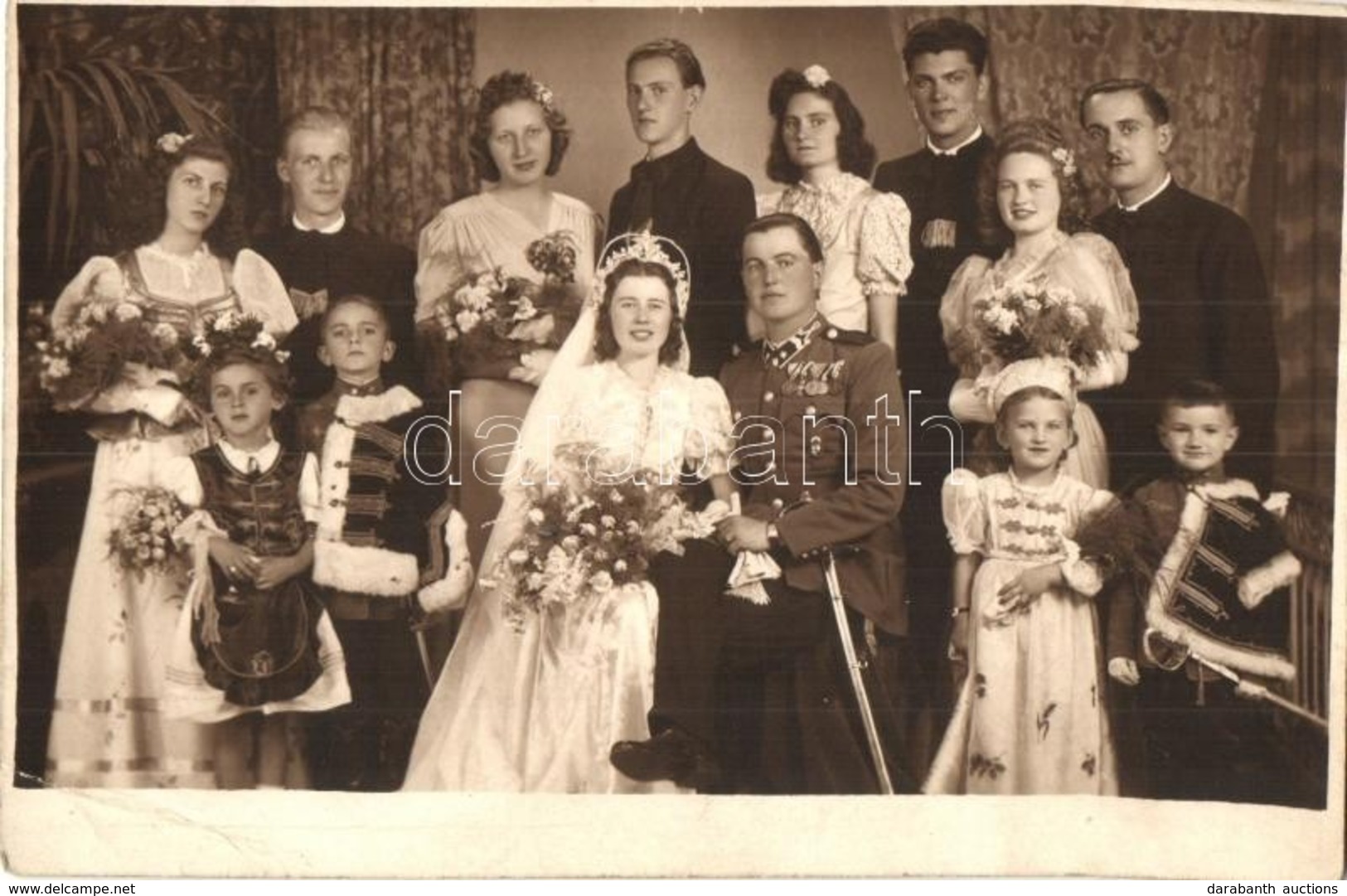 * Magyar Katona Kitüntetésekkel és Feleségével, Családi Csoportkép / Hungarian Soldier With His Wife And Family. Photo ( - Unclassified