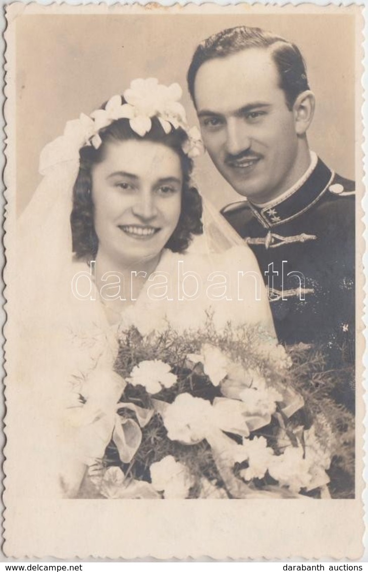 * T2 1944 Esküv?i Fotó, Katona A Feleségével, Bánhidy Fényképész, Kassa / Soldier And His Wife, Photo - Unclassified
