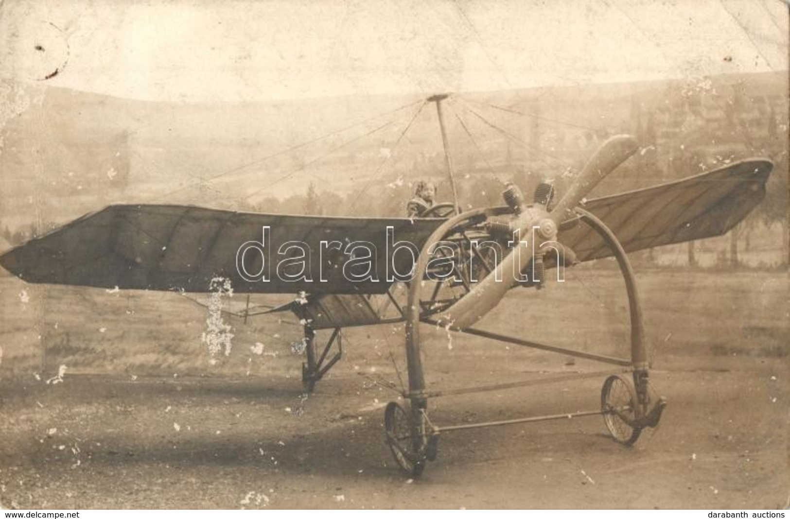 * T2/T3 Child On An Early Aircraft. Photo (EK) - Non Classificati