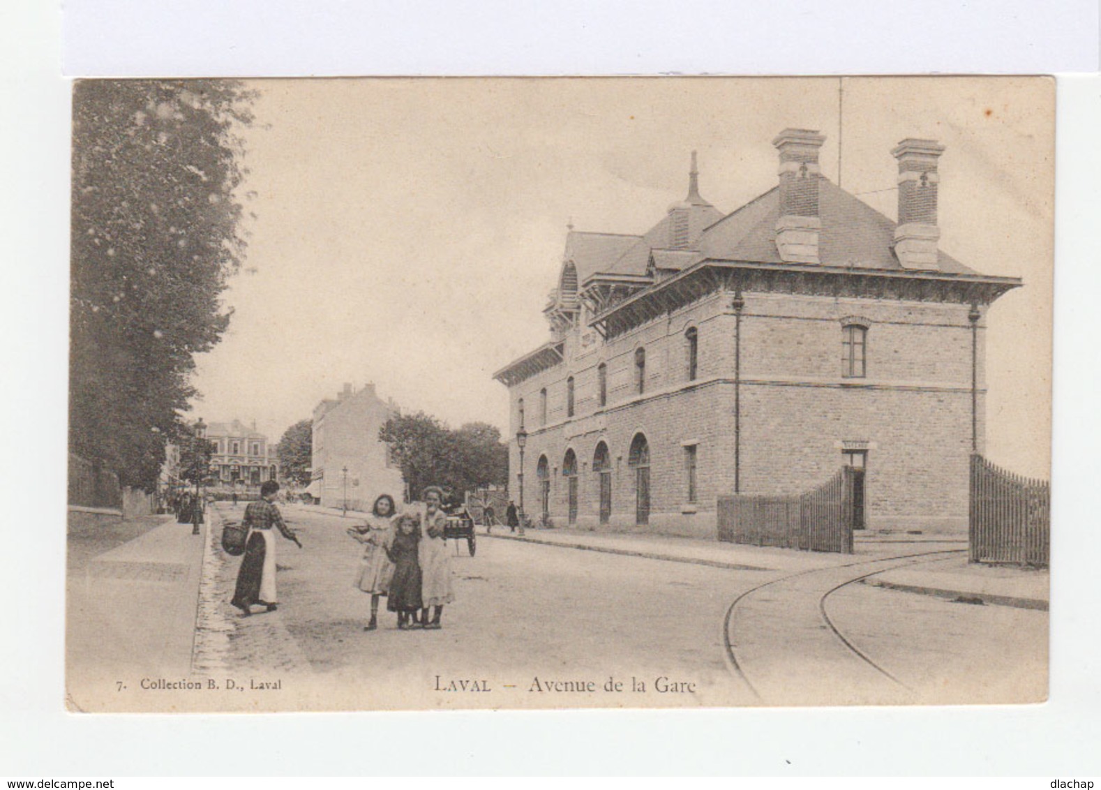 Laval. Avenue De La Gare. Rails De Tramway. Fillettes. (2796) - Laval