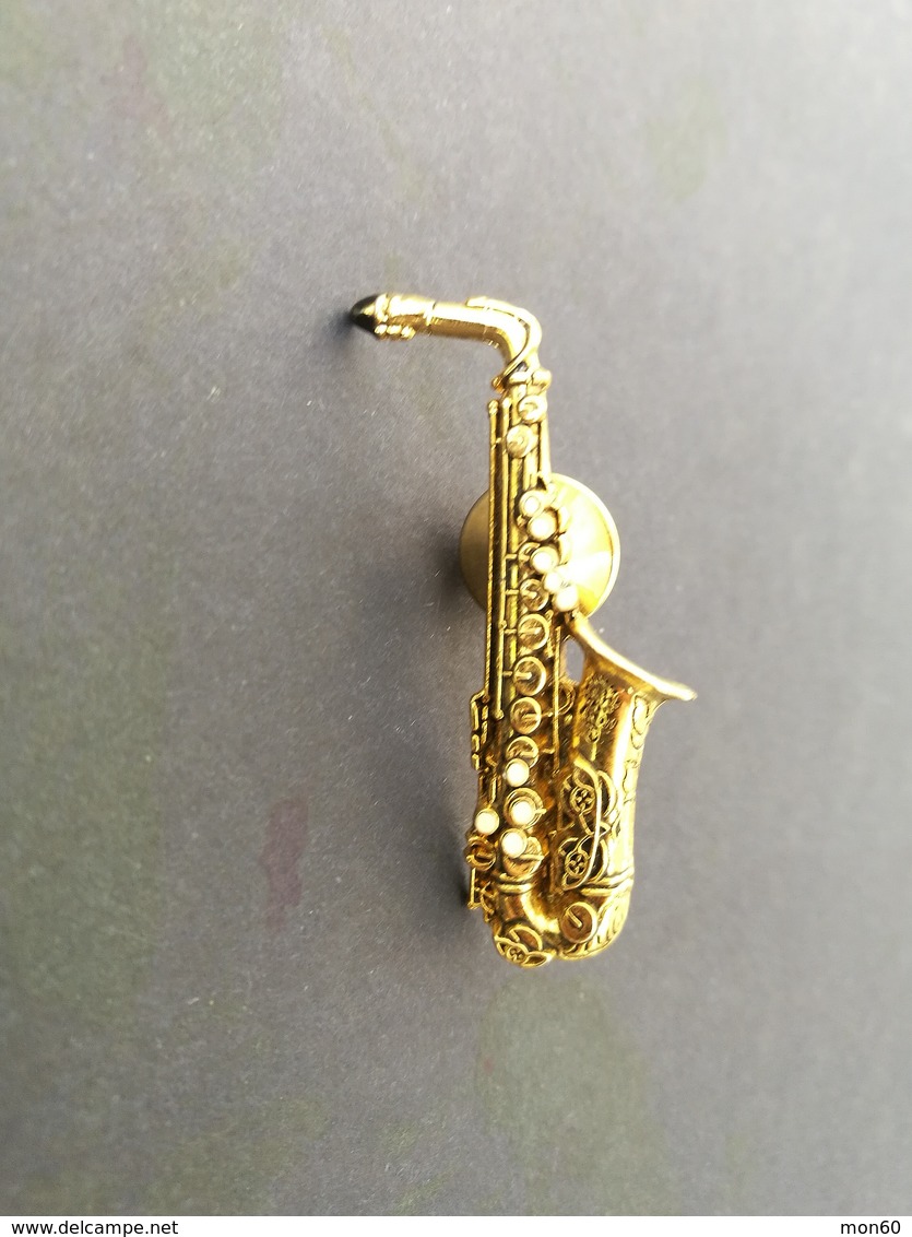 Pin Strumento Musicale Sassofono - P653 - Musica