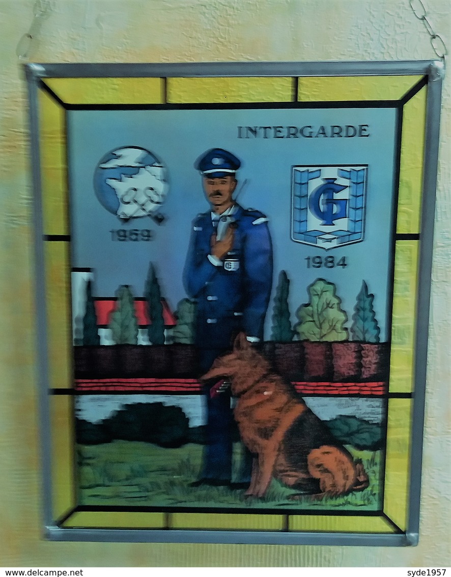 Vitrail 16,5/20,5 Cm, Garde De Sécurité Intergarde, Avec Berger Allemand,  1959-1984 - Verre & Cristal