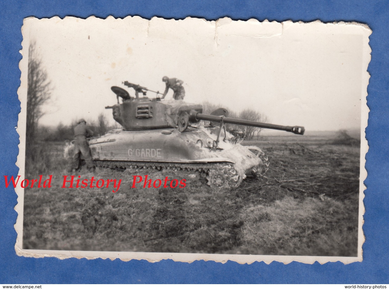 Photo Ancienne - Lieu à Situer - Militaire Français Sur Le Char G. GARDE - Modèle Et Régiment à Identifier - Guerre, Militaire