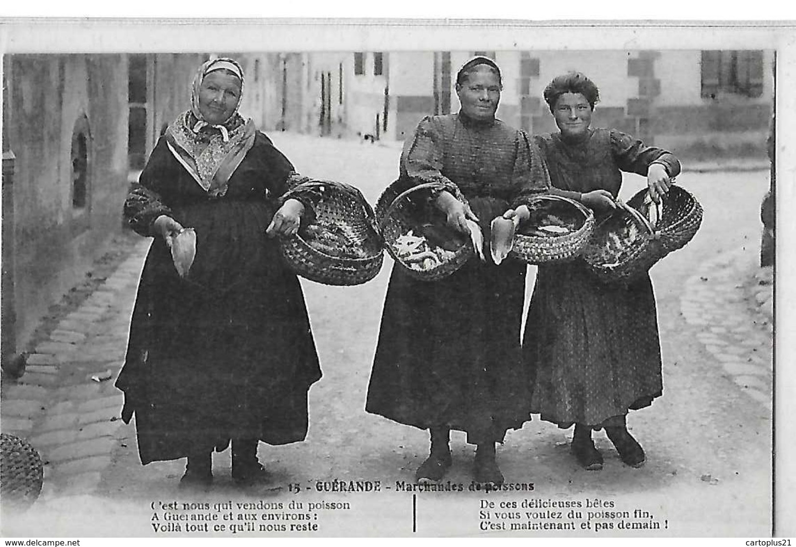 GUERANDE  N 15 MARCHANDES DE POISSONS 3 FEMMES GROS PLAN      DEPT 44 - Guérande