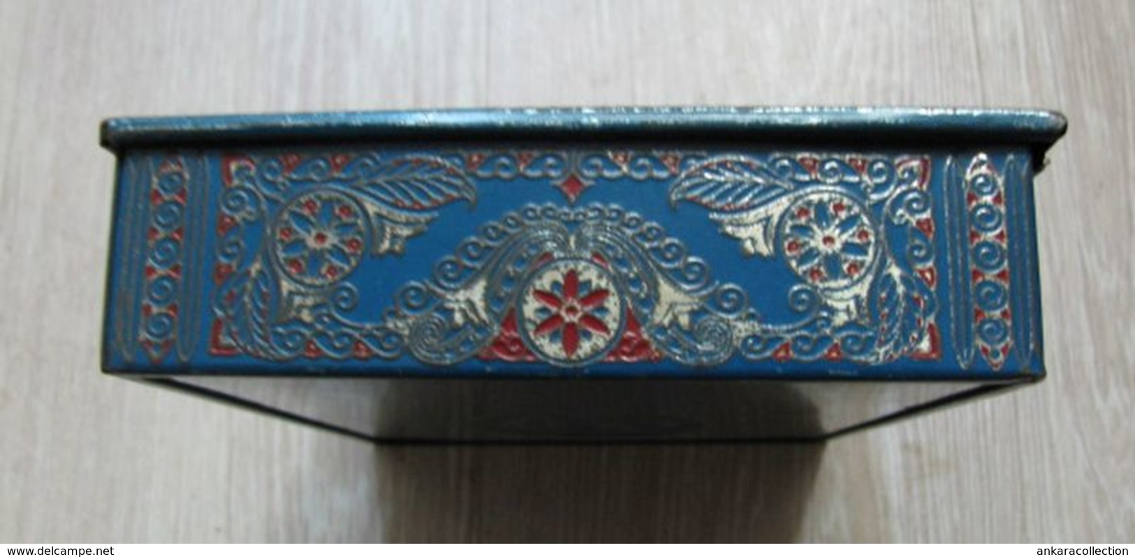 AC - ROYAL CHOCOLATE & CONFECTIONERY ETNOPULOS BLER ISTANBUL TURKEY EMPTY VINTAGE TIN BOX