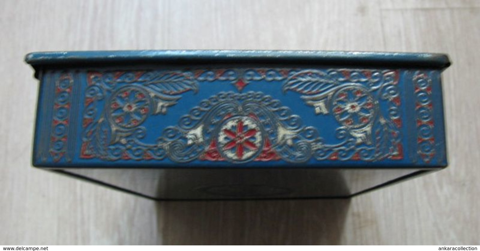 AC - ROYAL CHOCOLATE & CONFECTIONERY ETNOPULOS BLER ISTANBUL TURKEY EMPTY VINTAGE TIN BOX