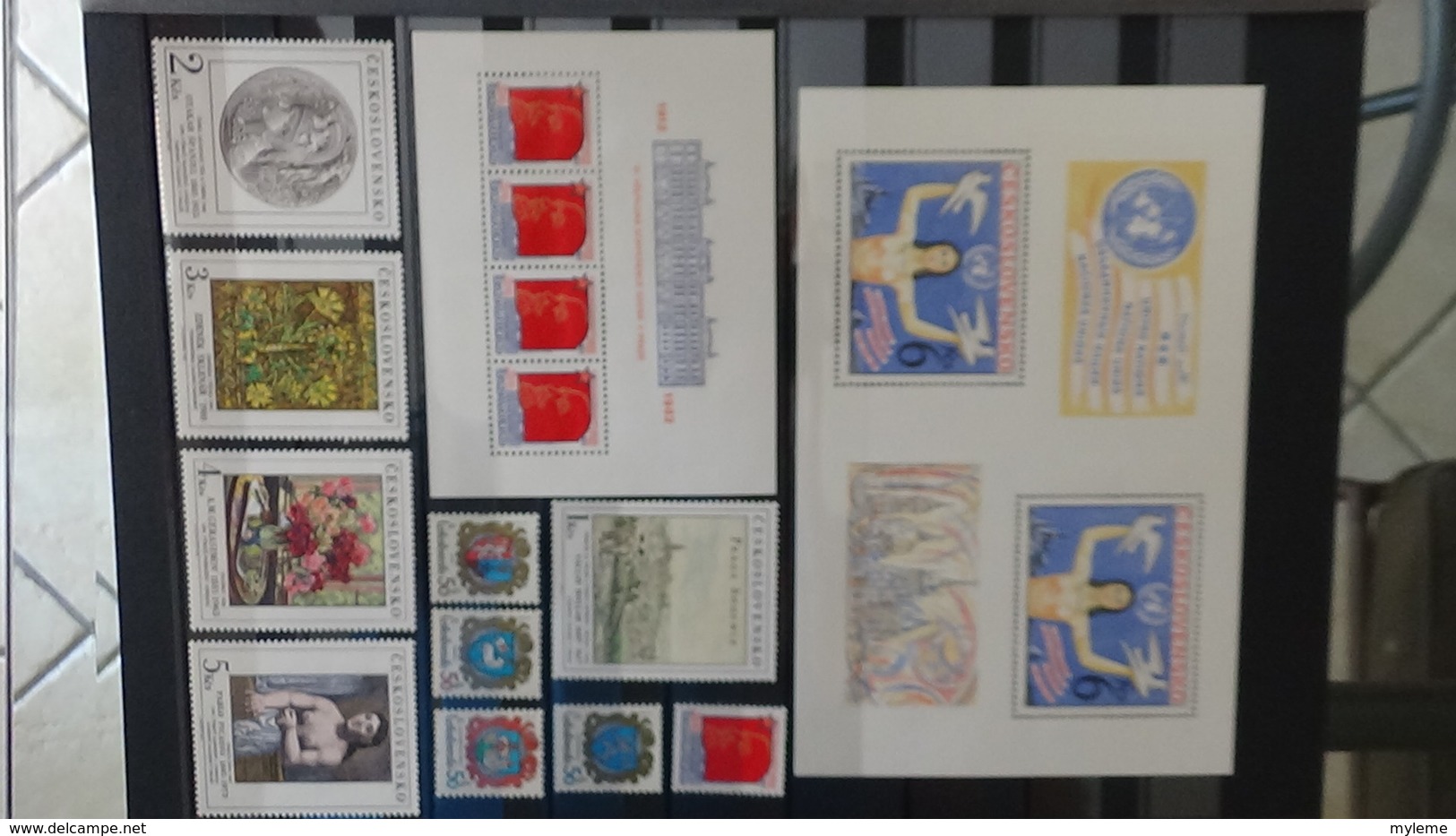 Très belle collection de timbres, blocs et carnets tout est ** de Tchecoslovaquie. Port offert à partir de 50E d'achats