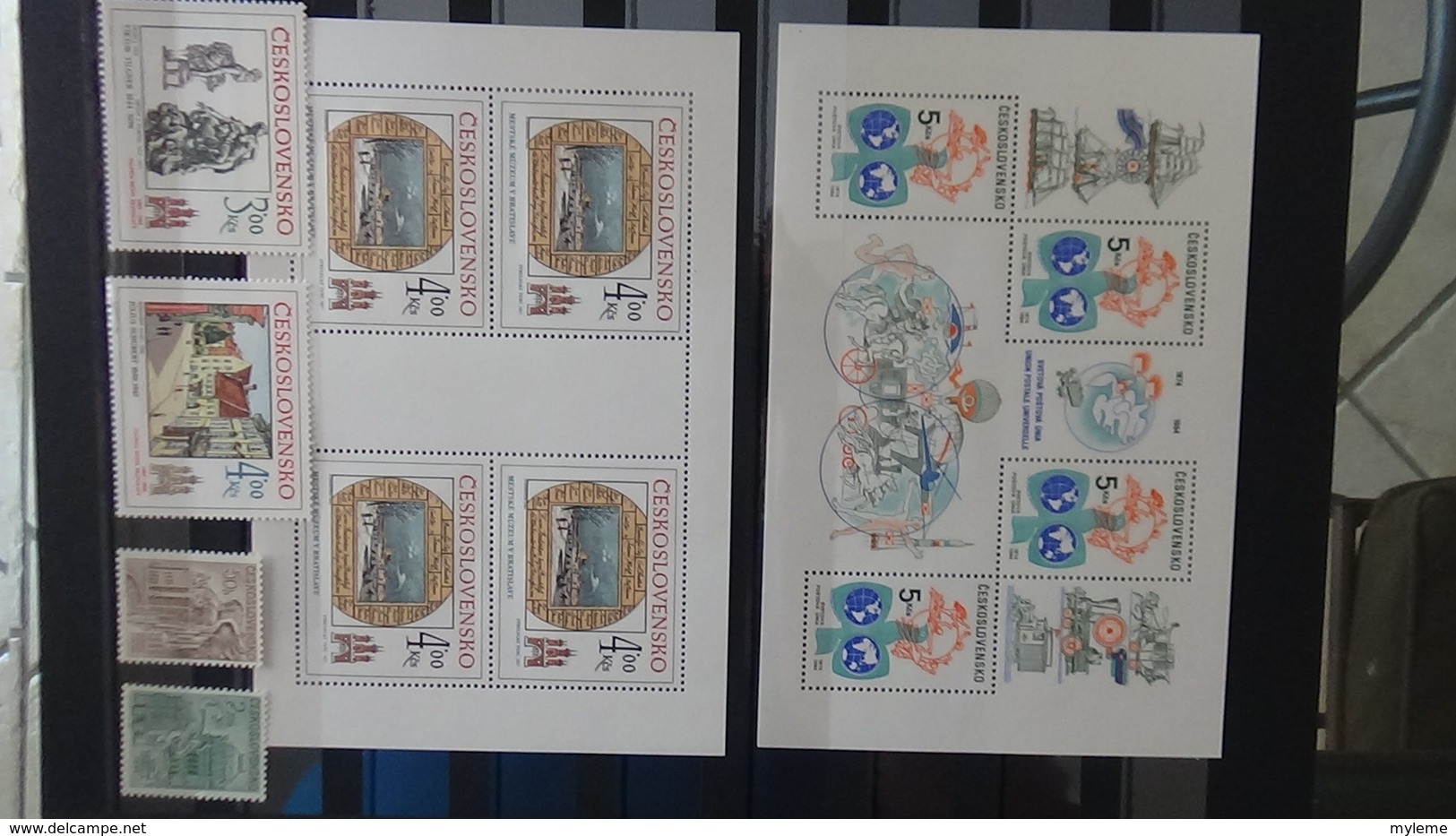 Très belle collection de timbres, blocs et carnets tout est ** de Tchecoslovaquie. Port offert à partir de 50E d'achats