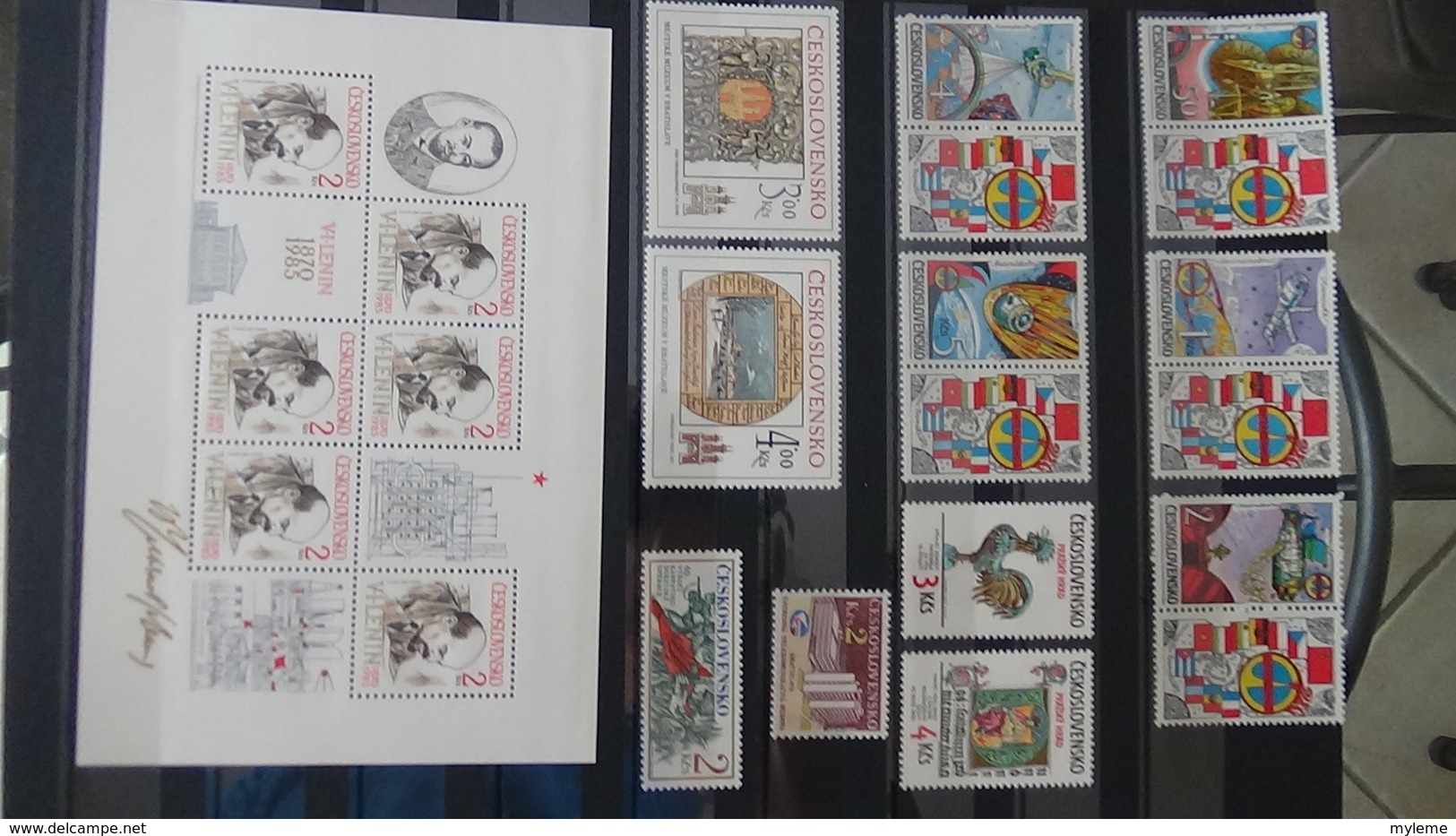 Très belle collection de timbres, blocs et carnets tout est ** de Tchecoslovaquie. Port offert à partir de 50E d'achats