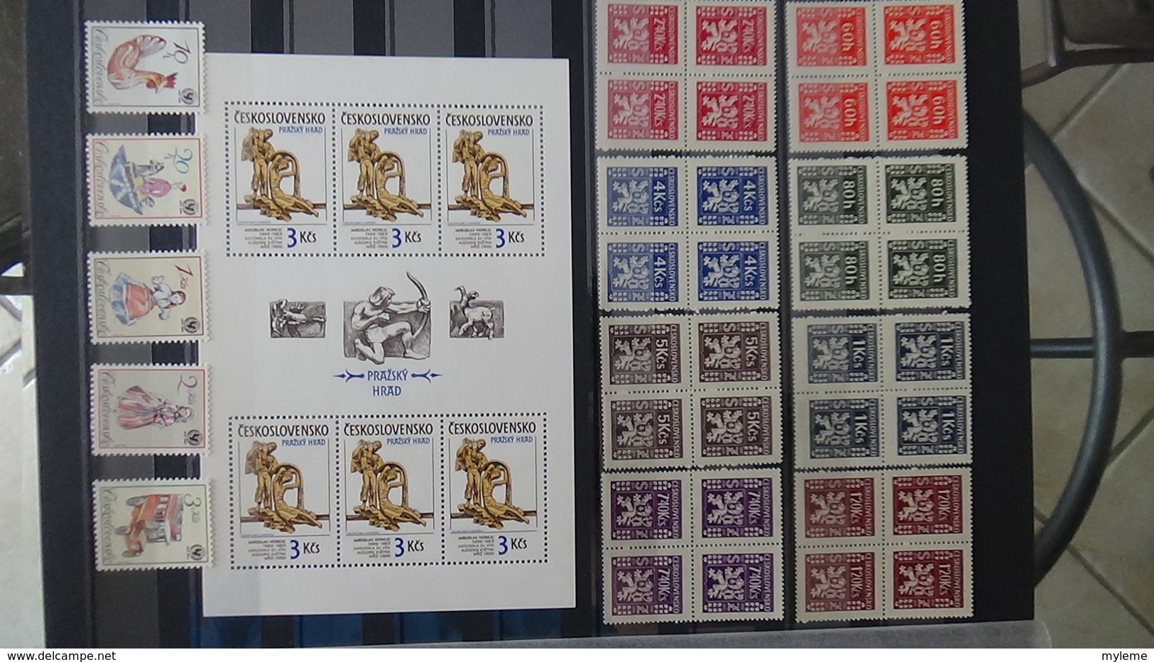 Très belle collection de timbres, blocs et carnets tout est ** de Tchecoslovaquie. Port offert à partir de 50E d'achats