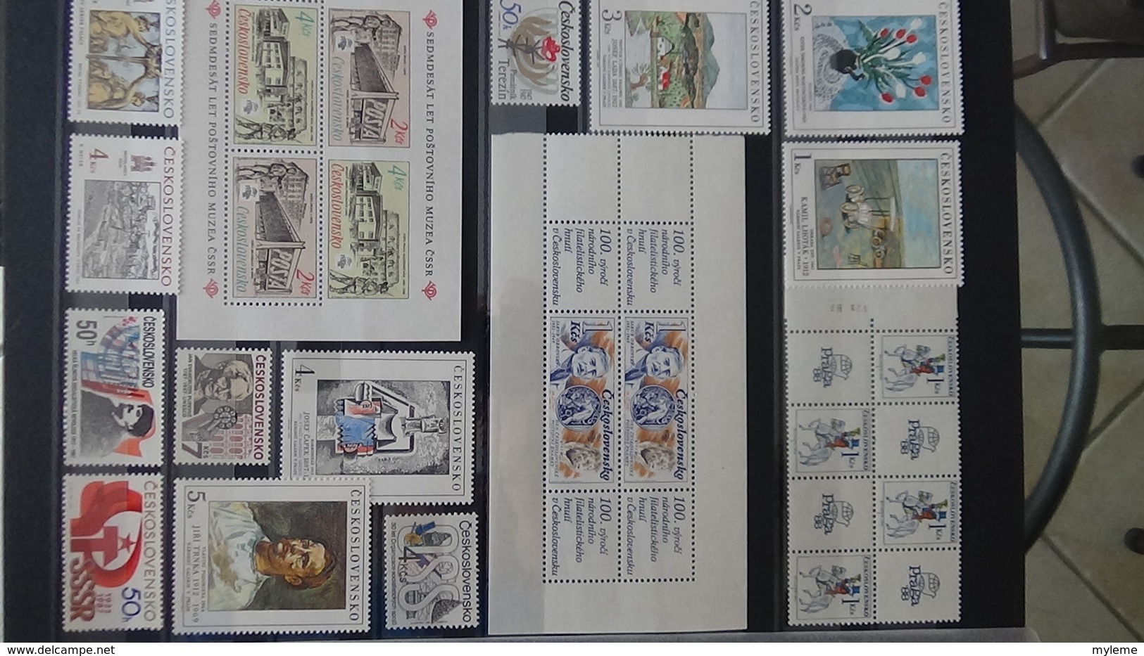 Très belle collection de timbres, blocs et carnets tout est ** de Tchecoslovaquie. Port offert à partir de 50E d'achats