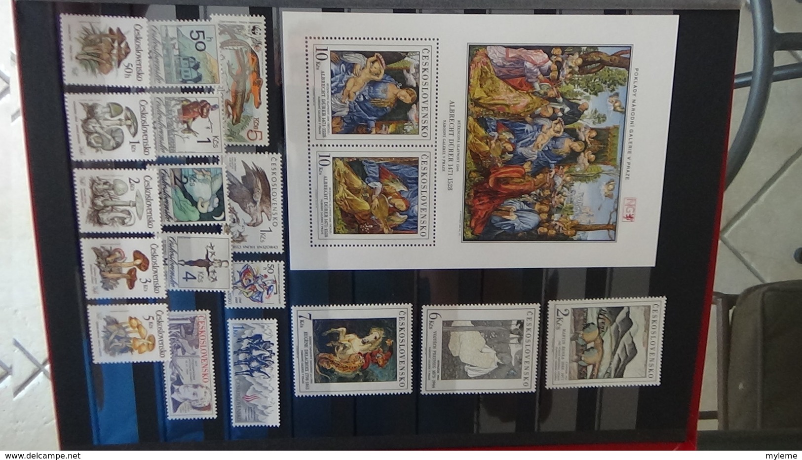 Très belle collection de timbres, blocs et carnets tout est ** de Tchecoslovaquie. Port offert à partir de 50E d'achats