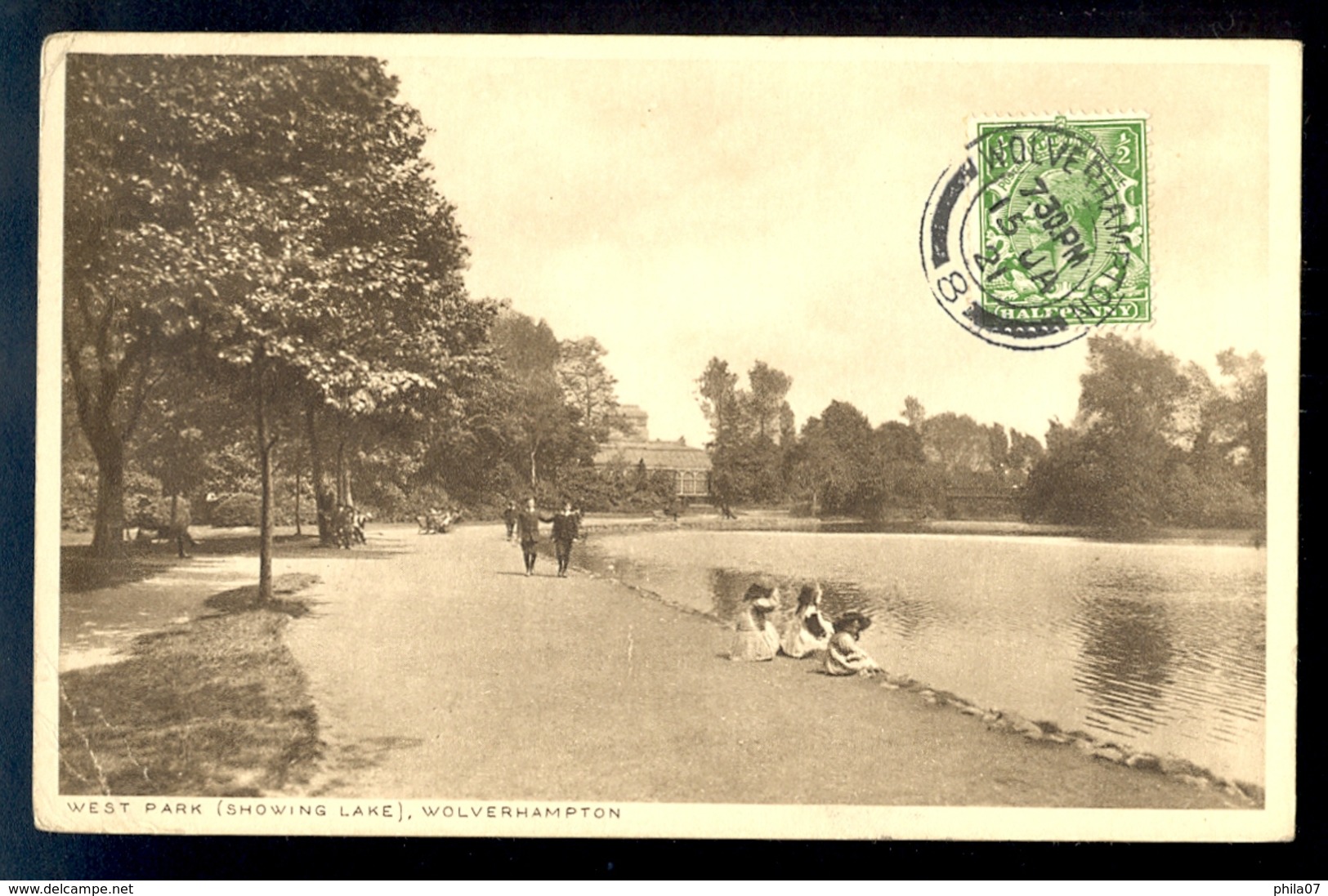 West Park (Showing Lake) Wolverhampton / Postcard Circulated, 2 Scans - Wolverhampton