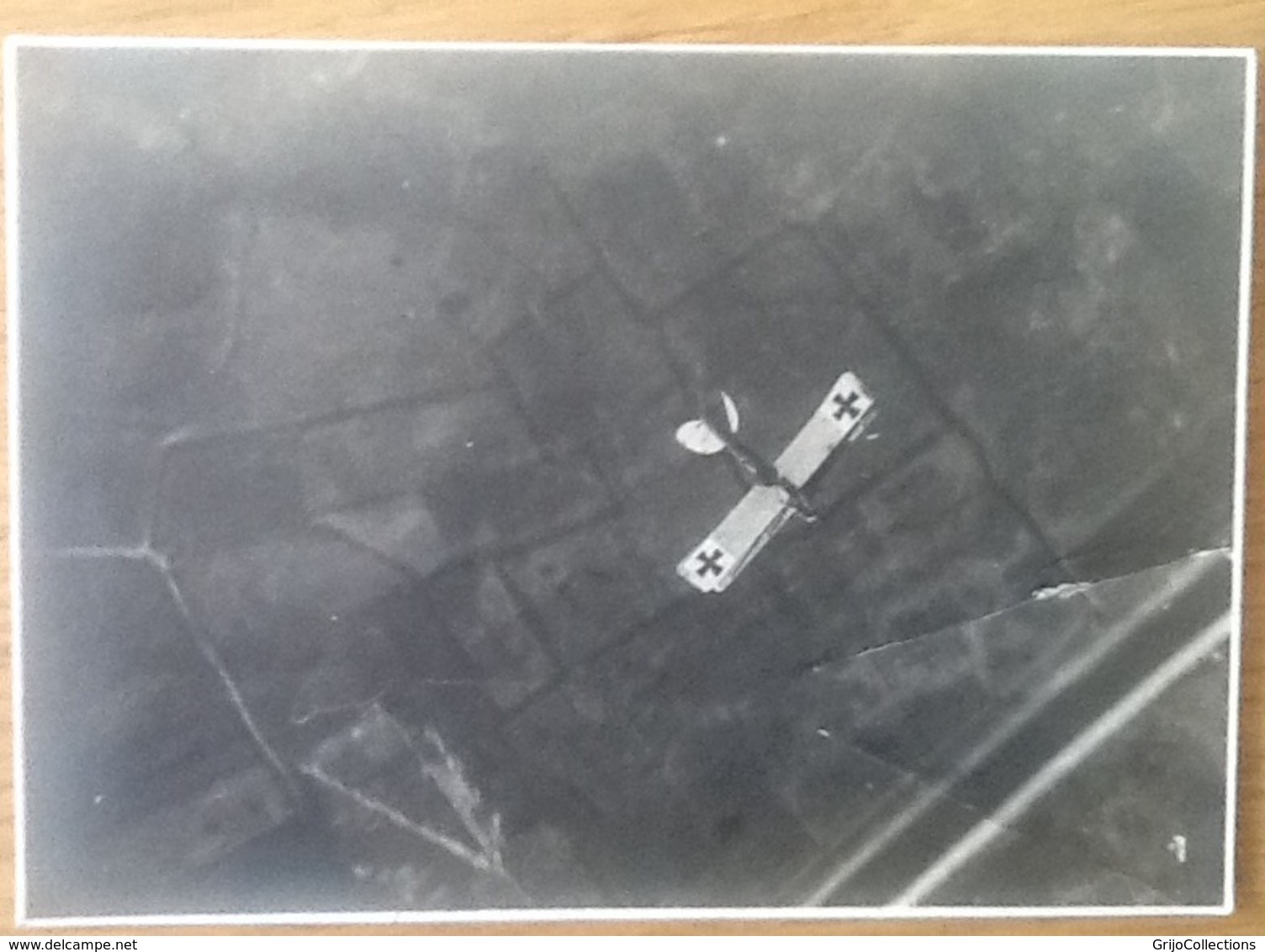 Photo De Avion De La Premiére Guerre Mondial. Derriére: Reproduction De Cette Photo - Interdite. - Aviation