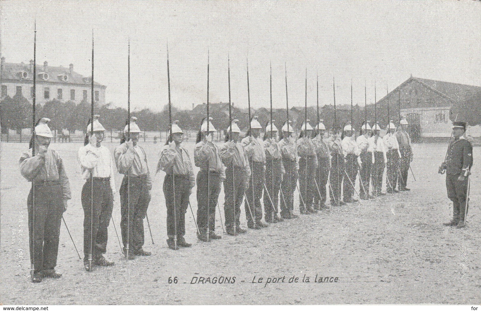 Militaria : DRAGONS : Le Port De La Lance : (au Dos Pub. Chocolat De La Grande Trappe) - Regiments