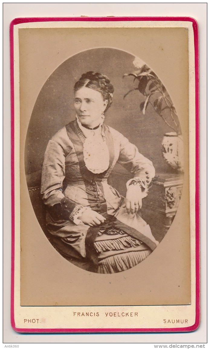 Photo Ancienne XIXe CDV C. 1880 Portrait D'une Femme Bourgeoise Photographe Francis Voelcker Saumur - Anciennes (Av. 1900)