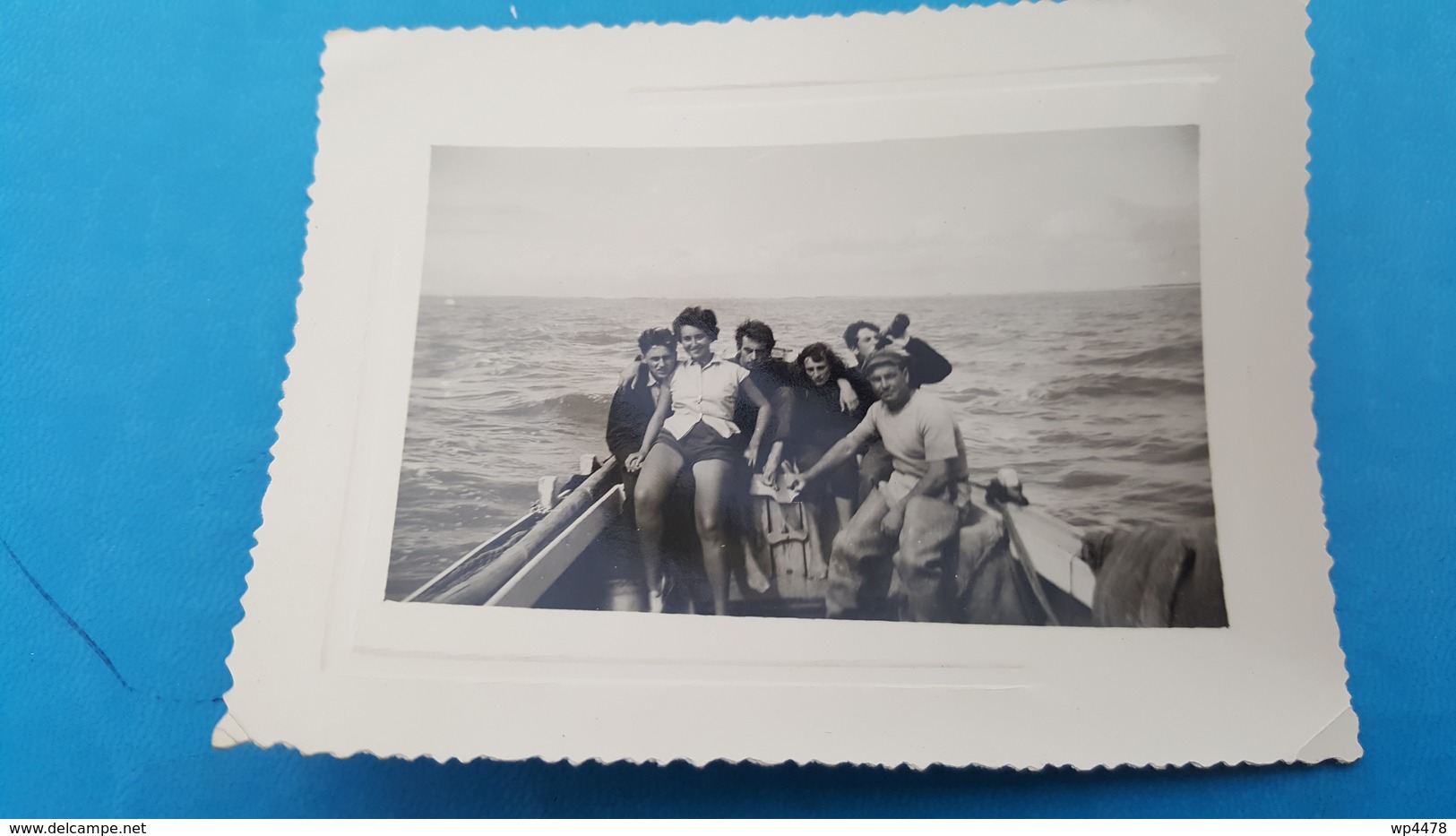 Photo 10X8 Personnage En Bateau - Personnes Anonymes