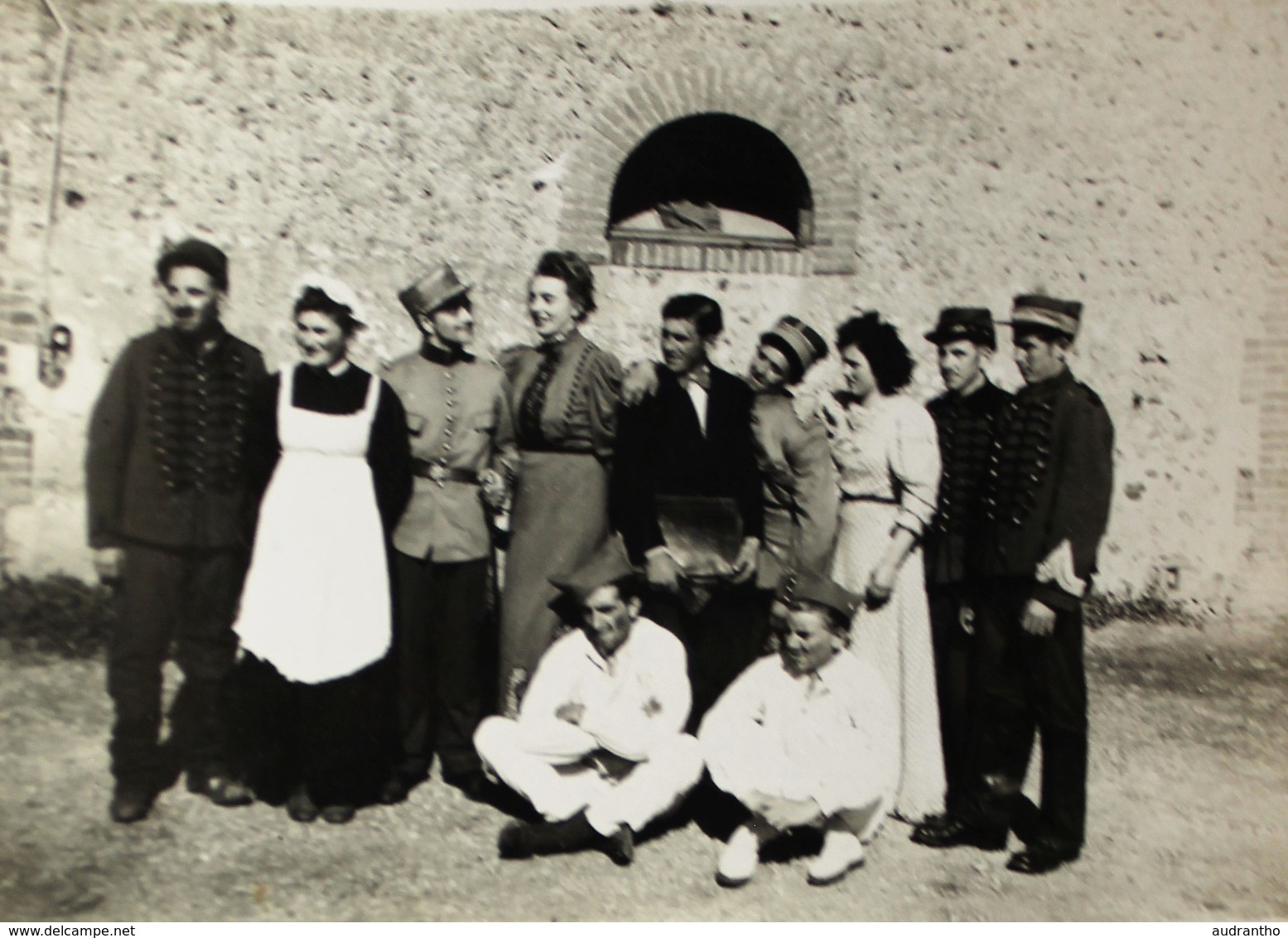 2 Photographies Originales Militaires Avec Femme 1 Servante - Guerre, Militaire