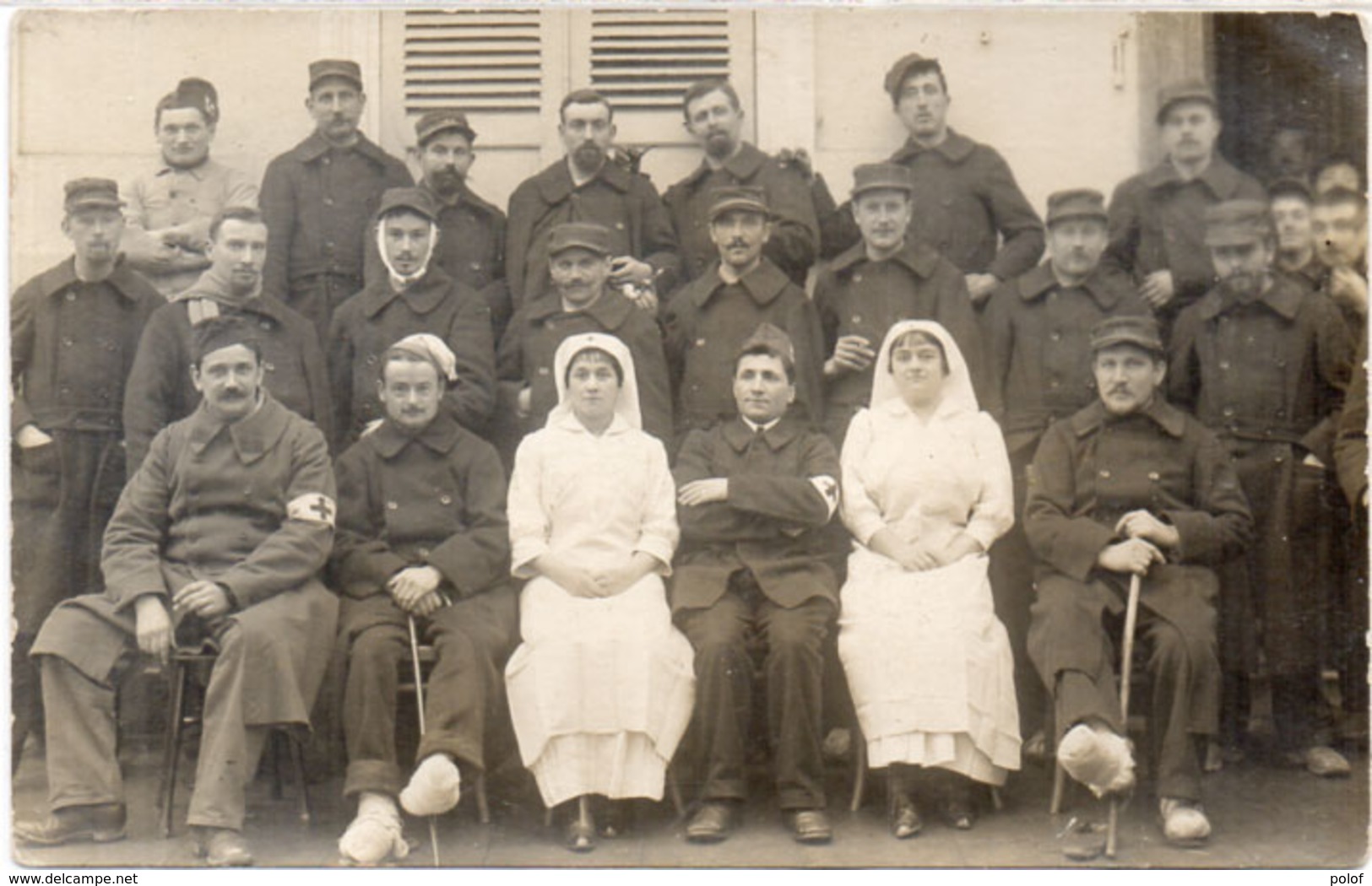 Carte Photo Non Localisée - Soldats Dont Blessés Avec Infirmières De La Croix Rouge    (106079) - Salute