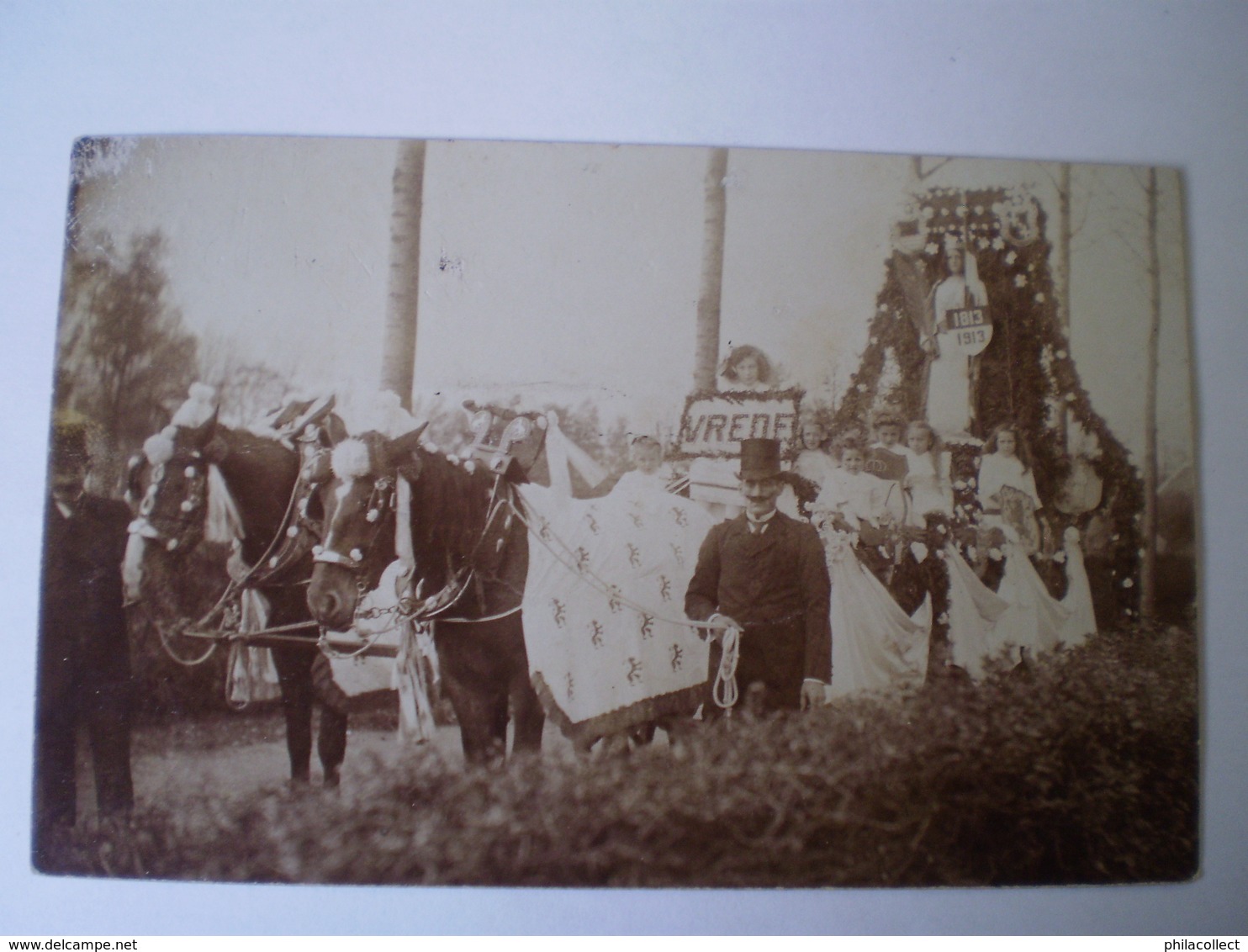 Beek En Donk (N-Br.) FOTOKAART (onbekend Waar) Vredes Optocht ?  100 Jarig Bestaan 1913 // Gelopen 29- VII - 1914 - Andere & Zonder Classificatie