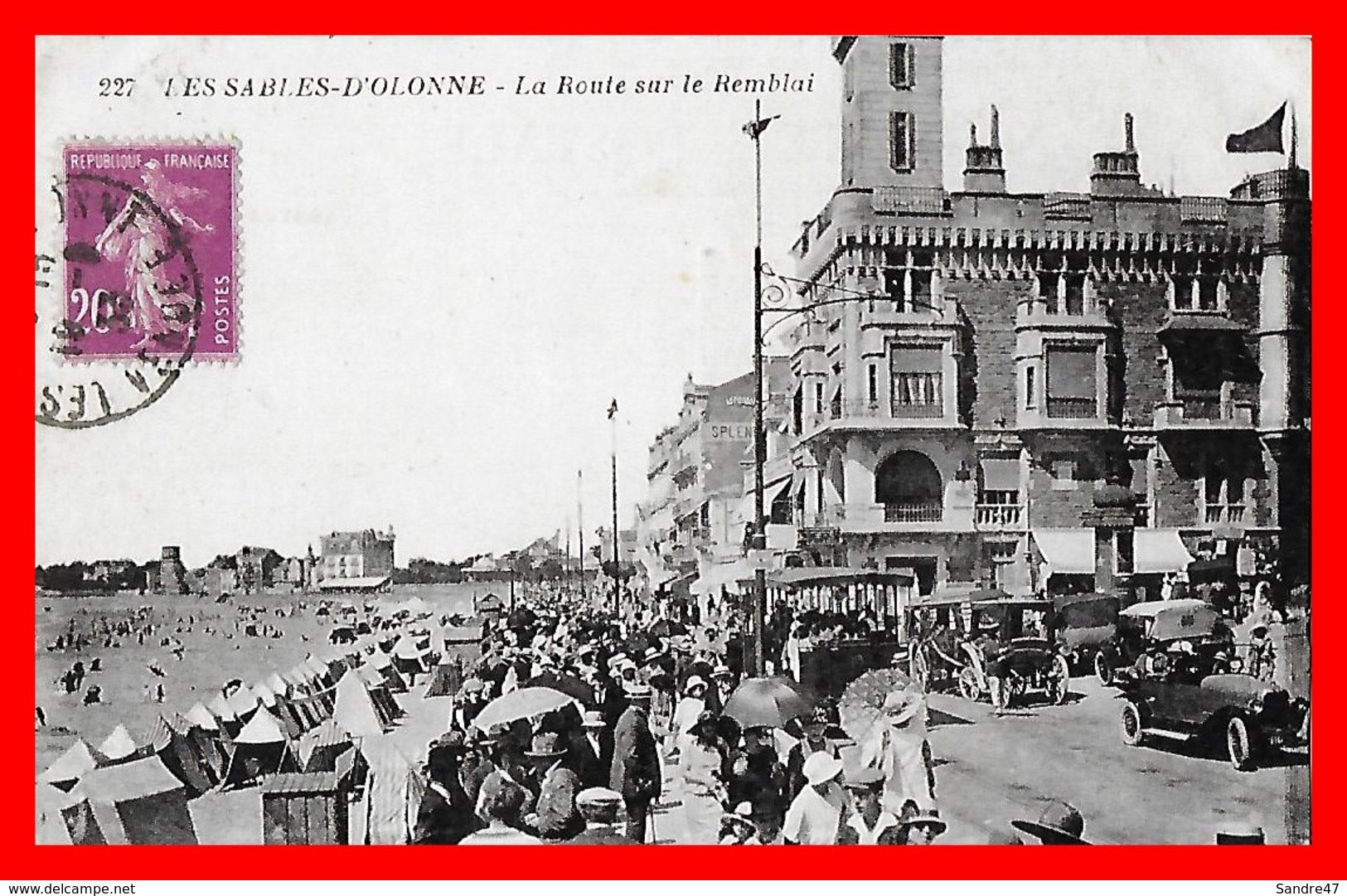 CPA (85) LES SABLES D'OLONNE.  La Route Sur Le Remblai, Très Animé, Voiture Ancienne...B301 - Sables D'Olonne