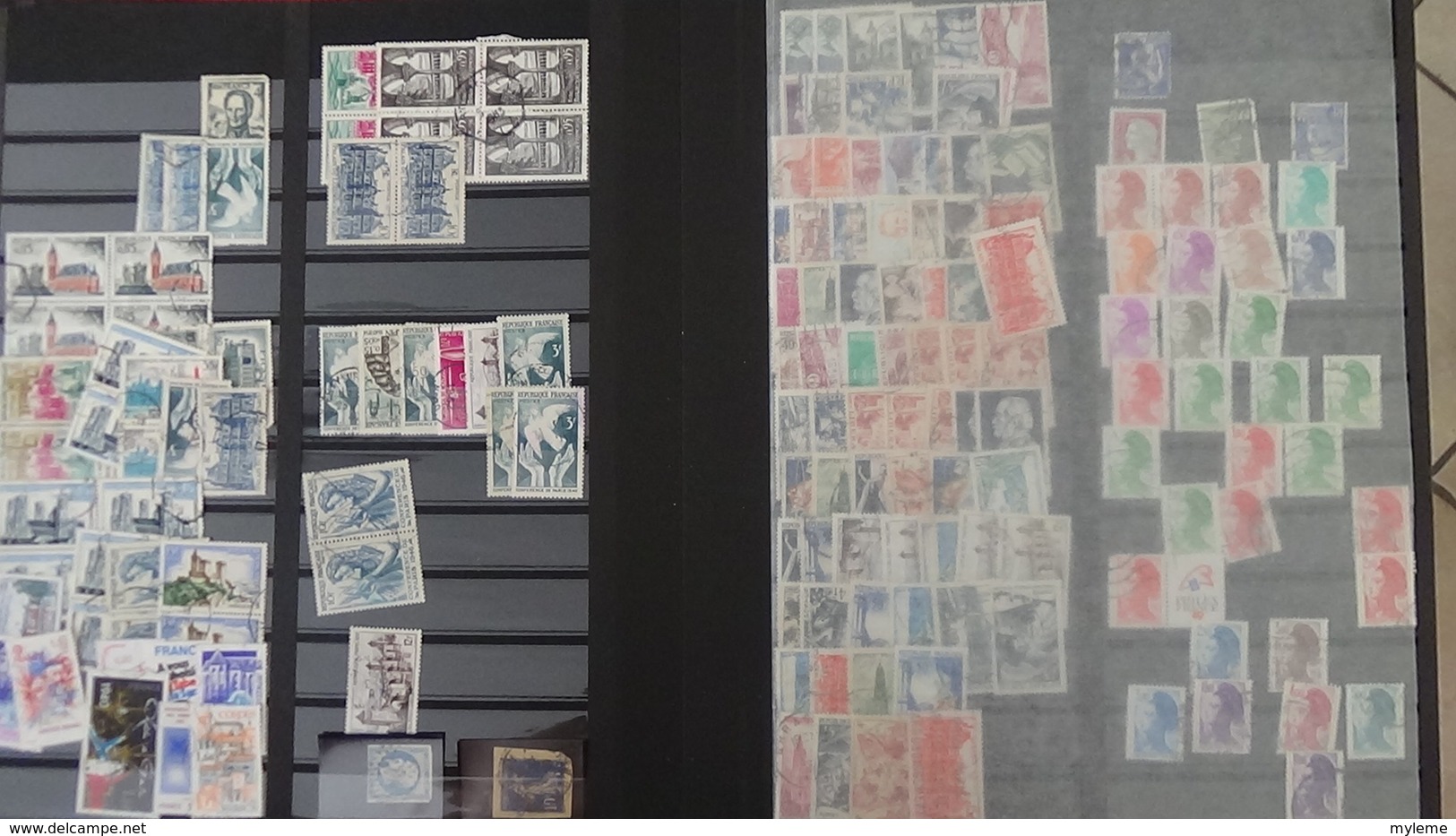 Gros carton dont feuilles N° 842A + 843 ** + timbres ** an 40 + albums remplis de timbres oblitérés. Voir commentaires !